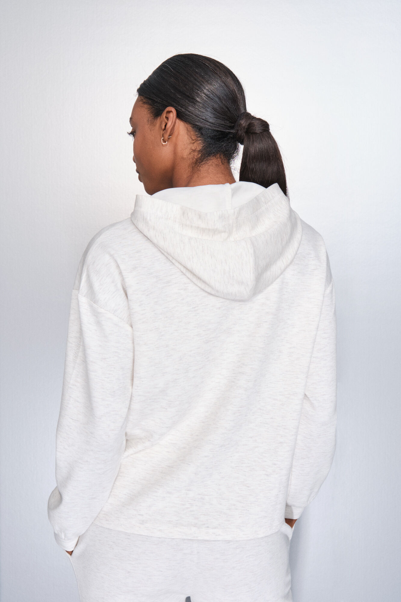 Dash and Stars Sudadera blanca drapeada beige