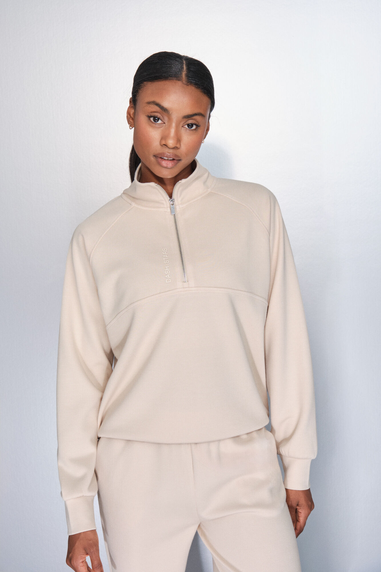 Dash and Stars Sudadera beige con cierre en el cuello caf&eacute;