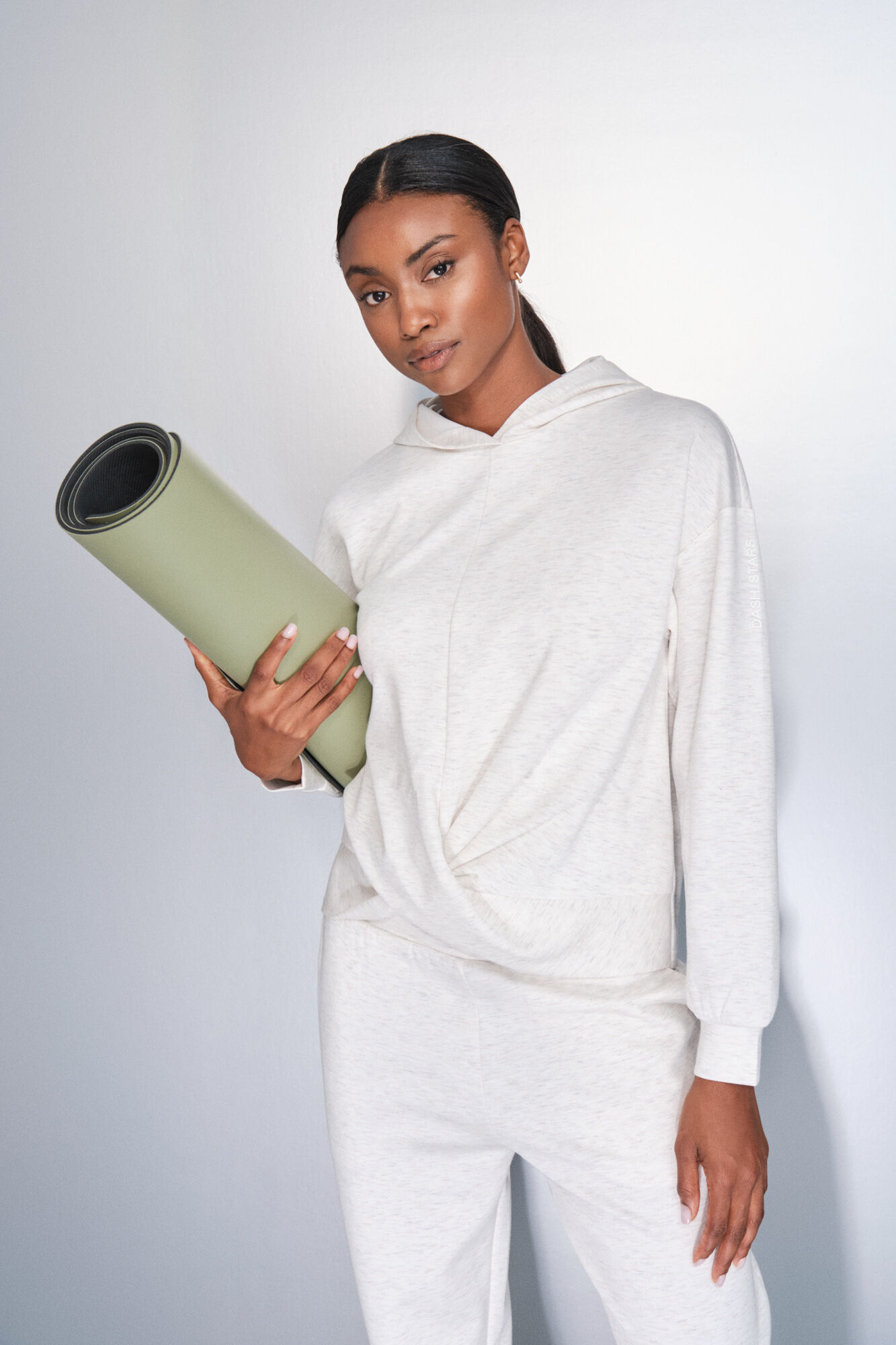 Dash and Stars Sudadera blanca drapeada beige