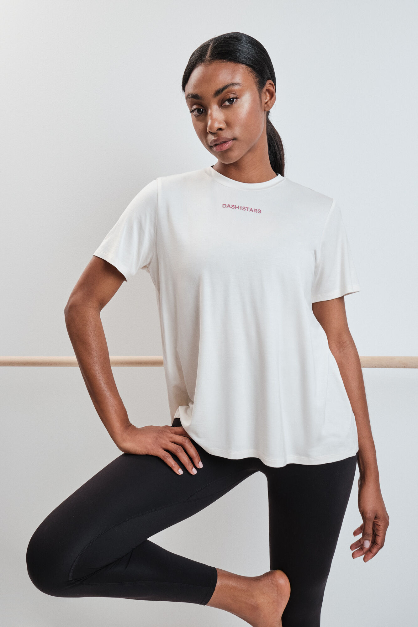 Dash and Stars Playera manga corta de modal blanca