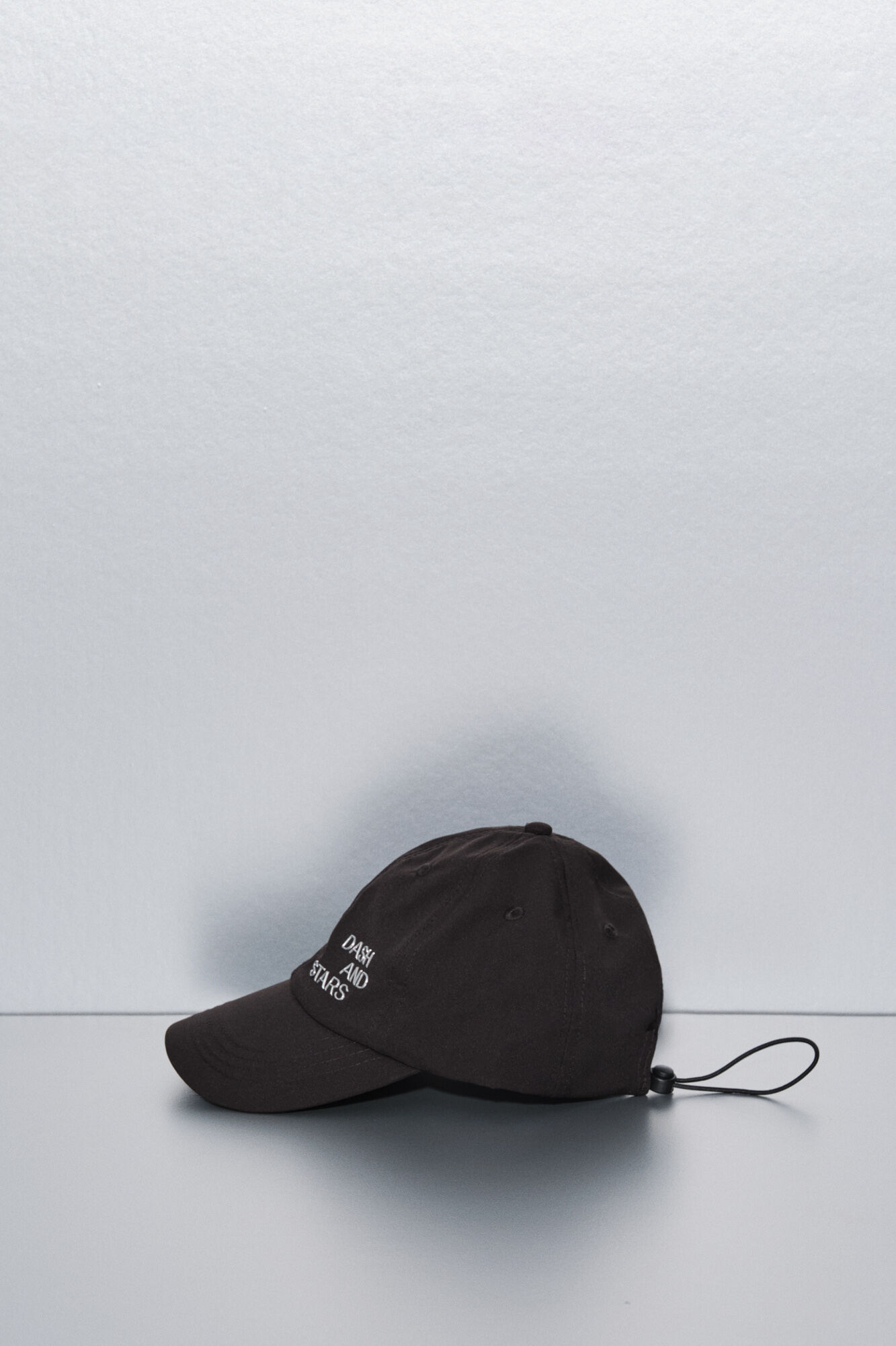 Dash and Stars Gorra t&eacute;cnica ajustable con logo negro negro