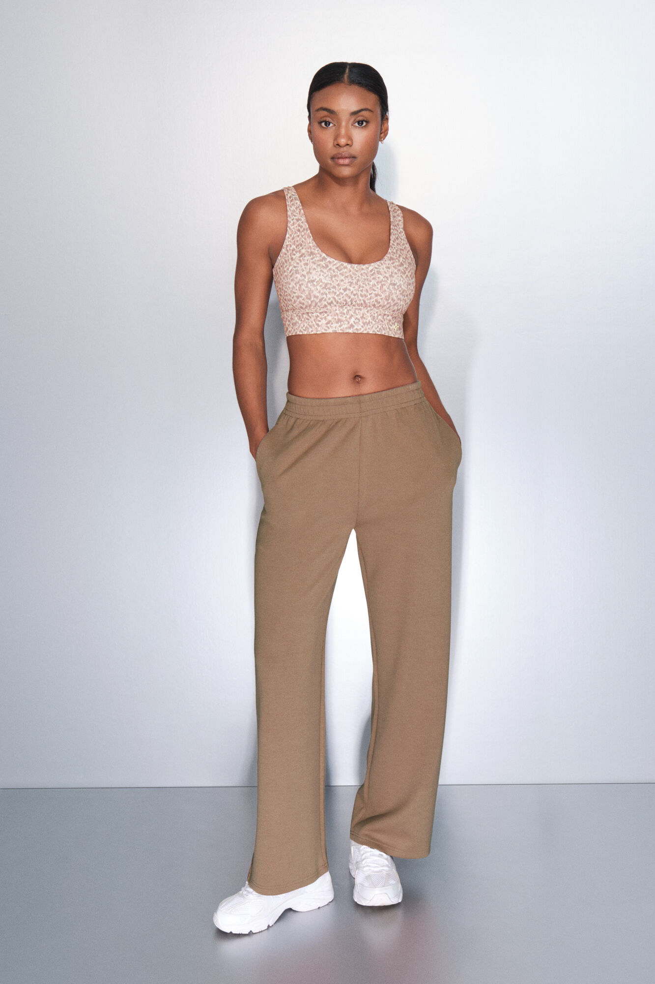 Dash and Stars Pantal&oacute;n recto ancho de canal&eacute; marr&oacute;n caf&eacute;