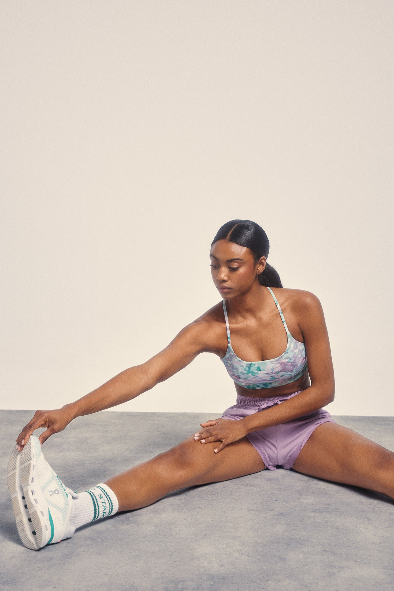 Dash and Stars Top deportivo print flores verde