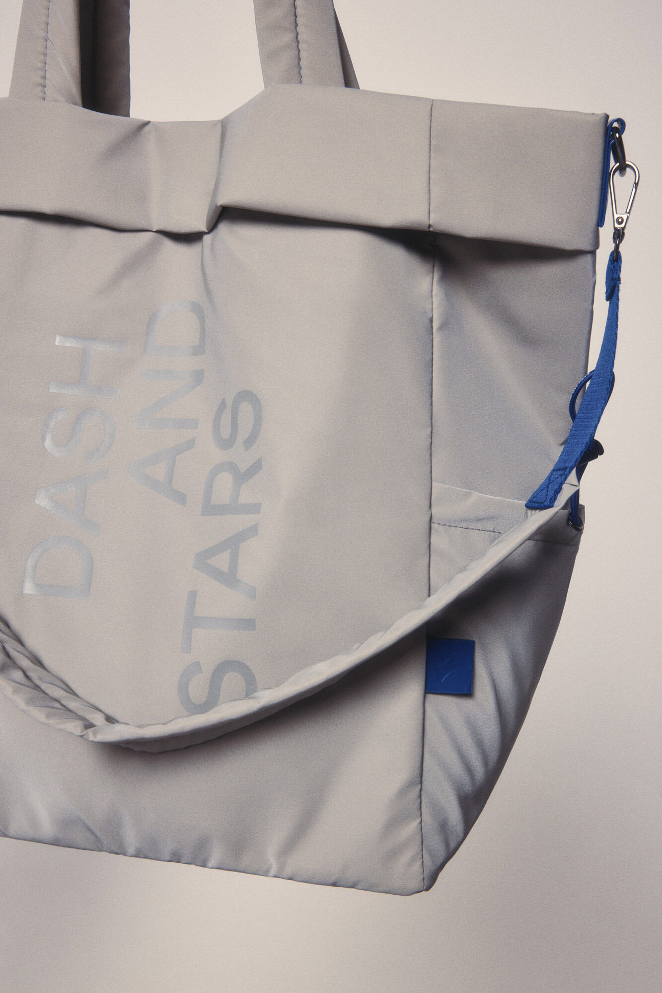 Dash and Stars Bolso tote gris metalizado gris