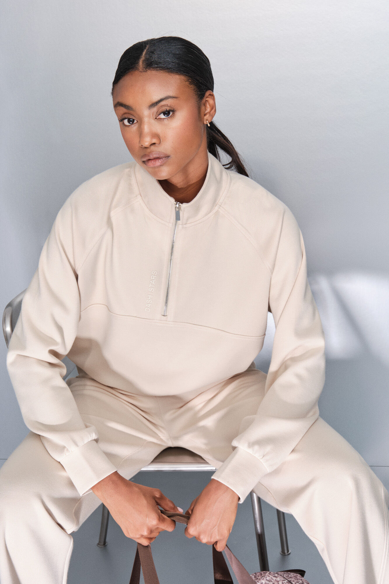 Dash and Stars Sudadera beige con cierre en el cuello caf&eacute;