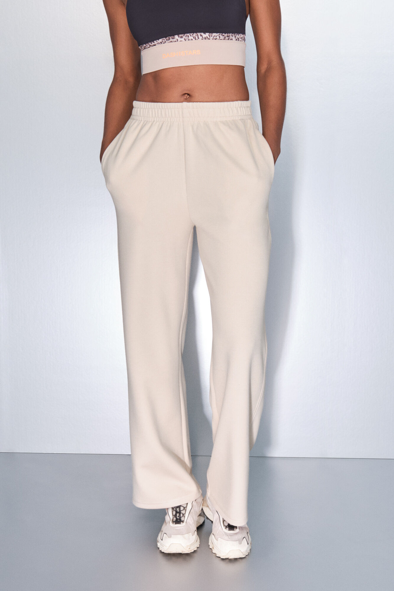 Dash and Stars Pantal&oacute;n ancho recto de canal&eacute; beige caf&eacute;