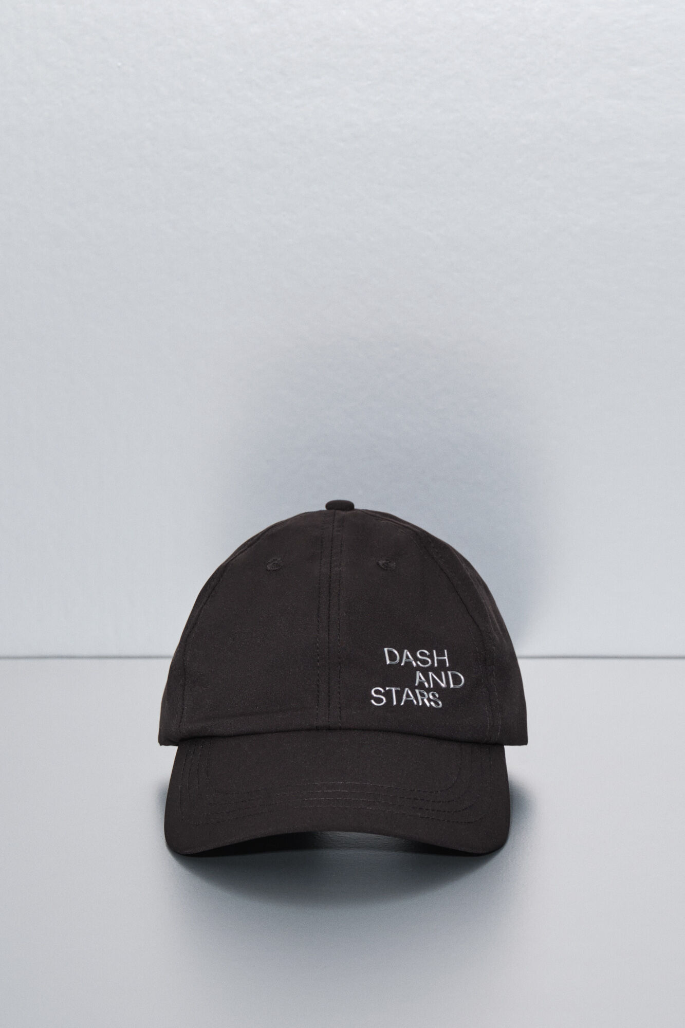 Dash and Stars Gorra t&eacute;cnica ajustable con logo negro negro