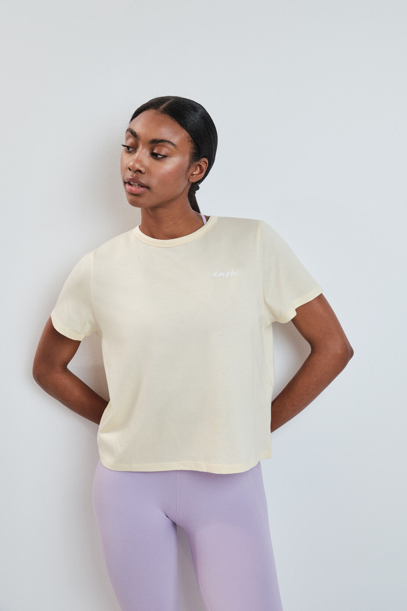 Dash and Stars Playera manga corta extra suave amarilla