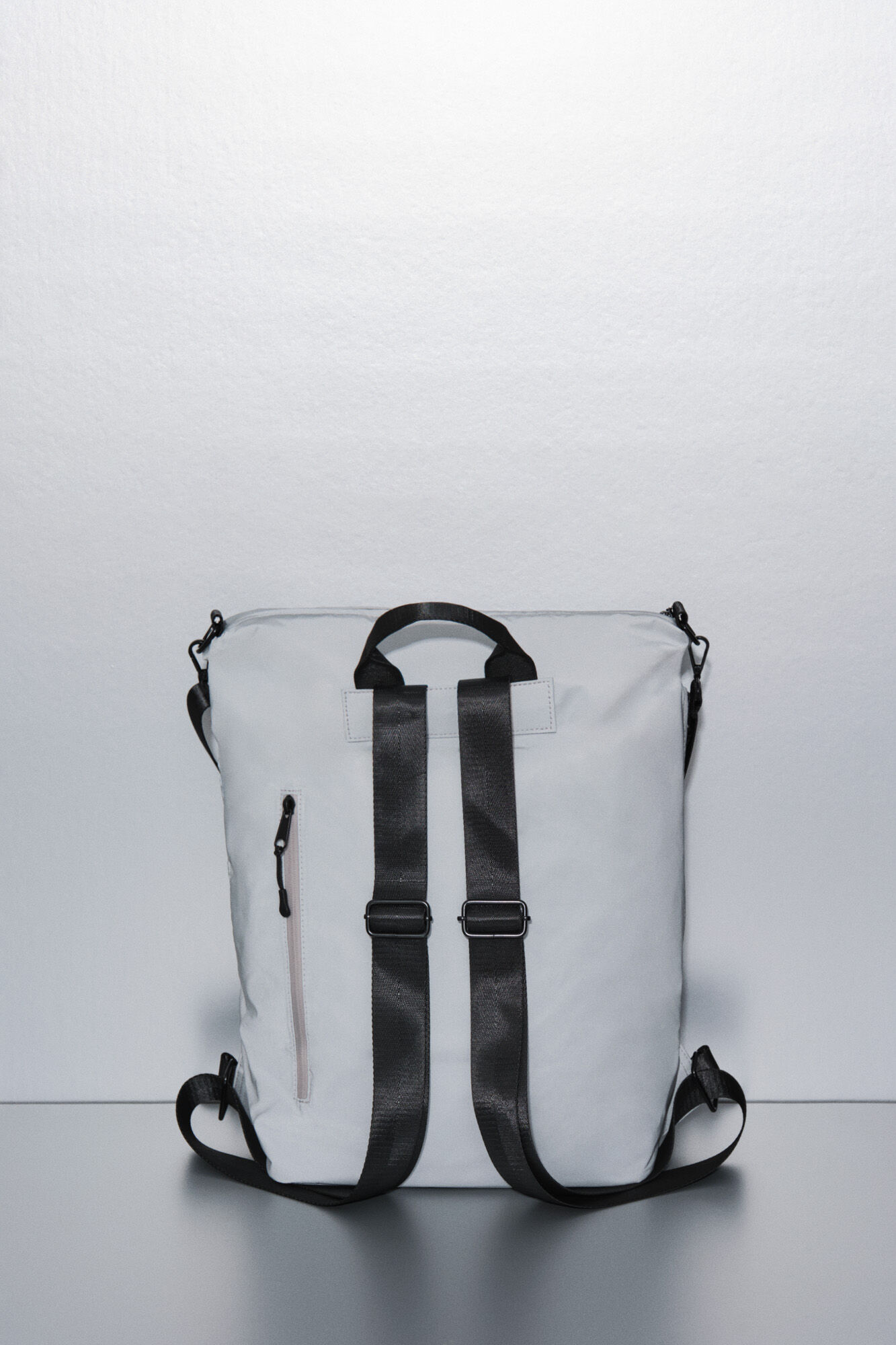 Dash and Stars Mochila multiposici&oacute;n de nailon con efecto met&aacute;lico gris