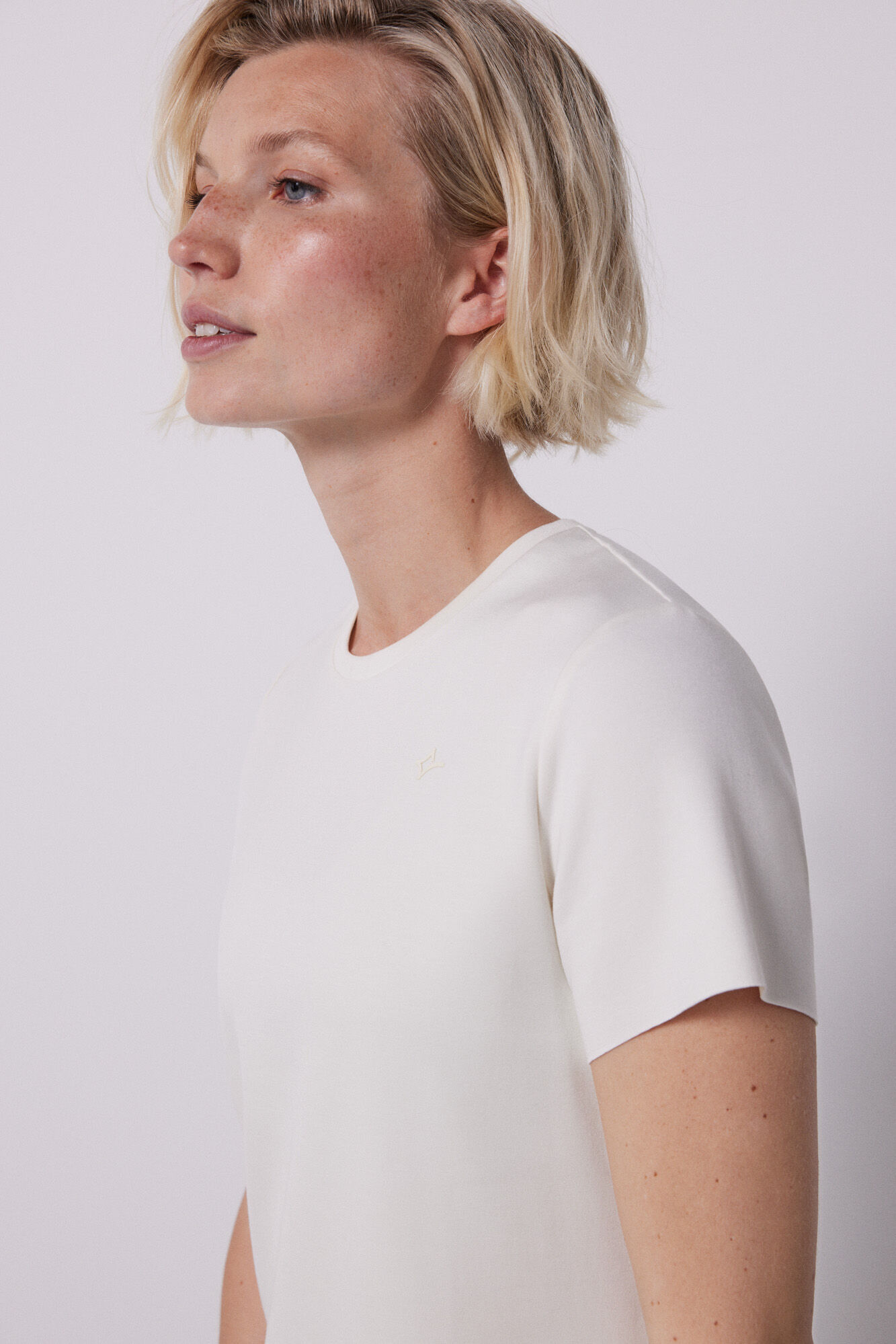 Dash and Stars Camiseta blanca tacto suave beige