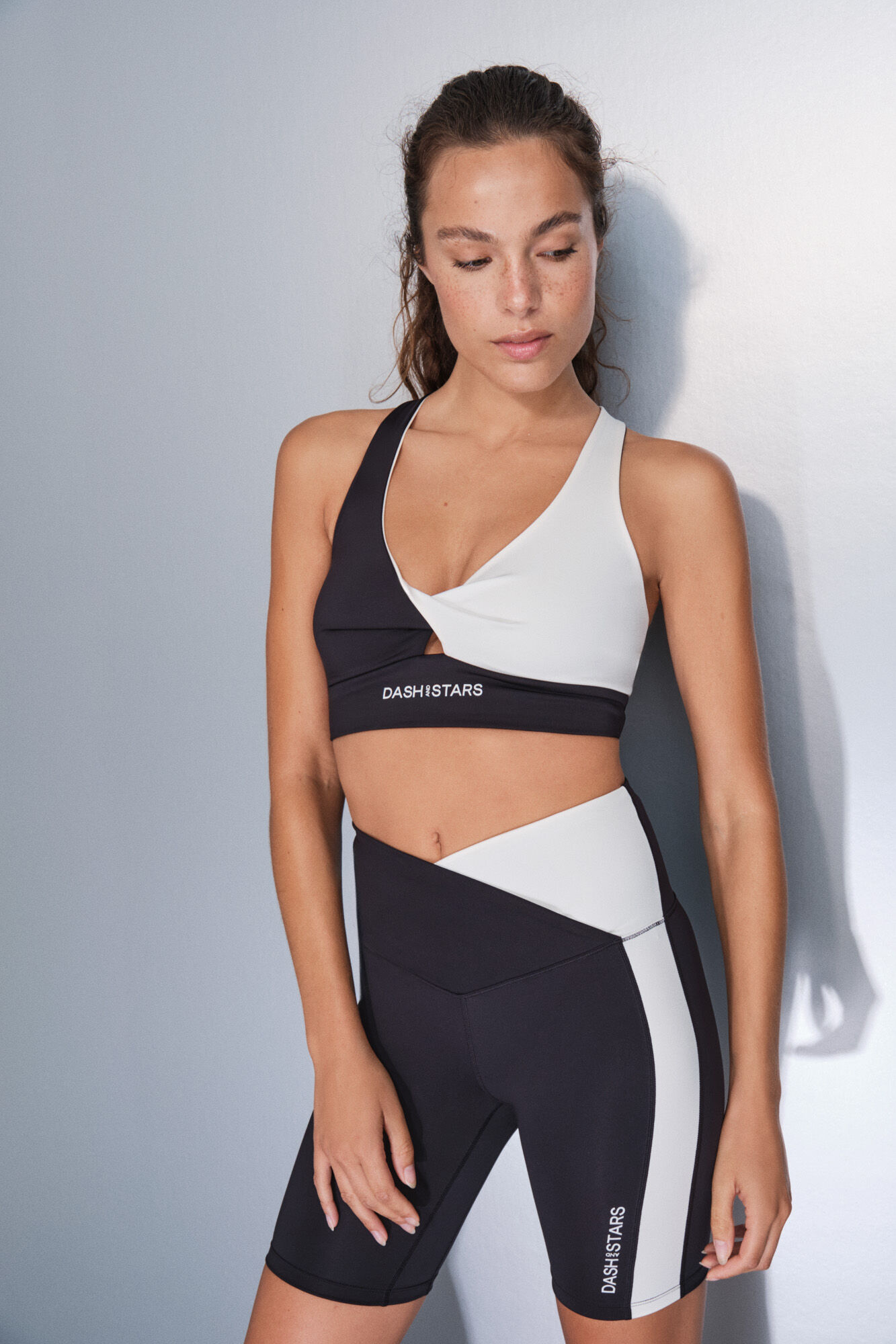 Dash and Stars Brasier deportivo 4D Stretch en blanco y negro negro