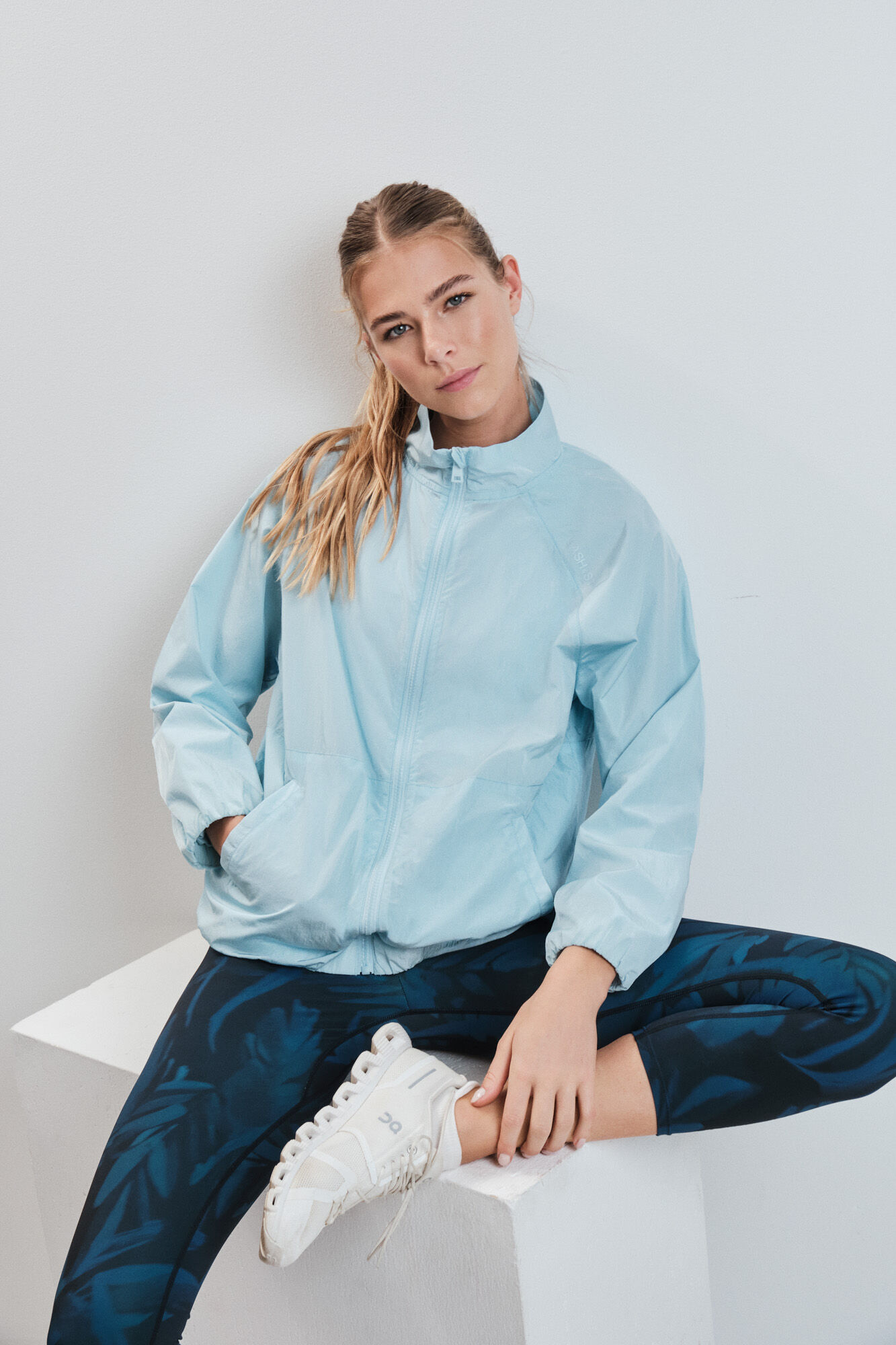 Dash and Stars Chamarra rompevientos azul