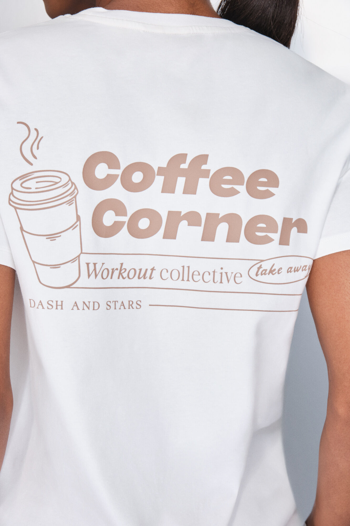 Dash and Stars Playera blanca de manga corta de algod&oacute;n beige