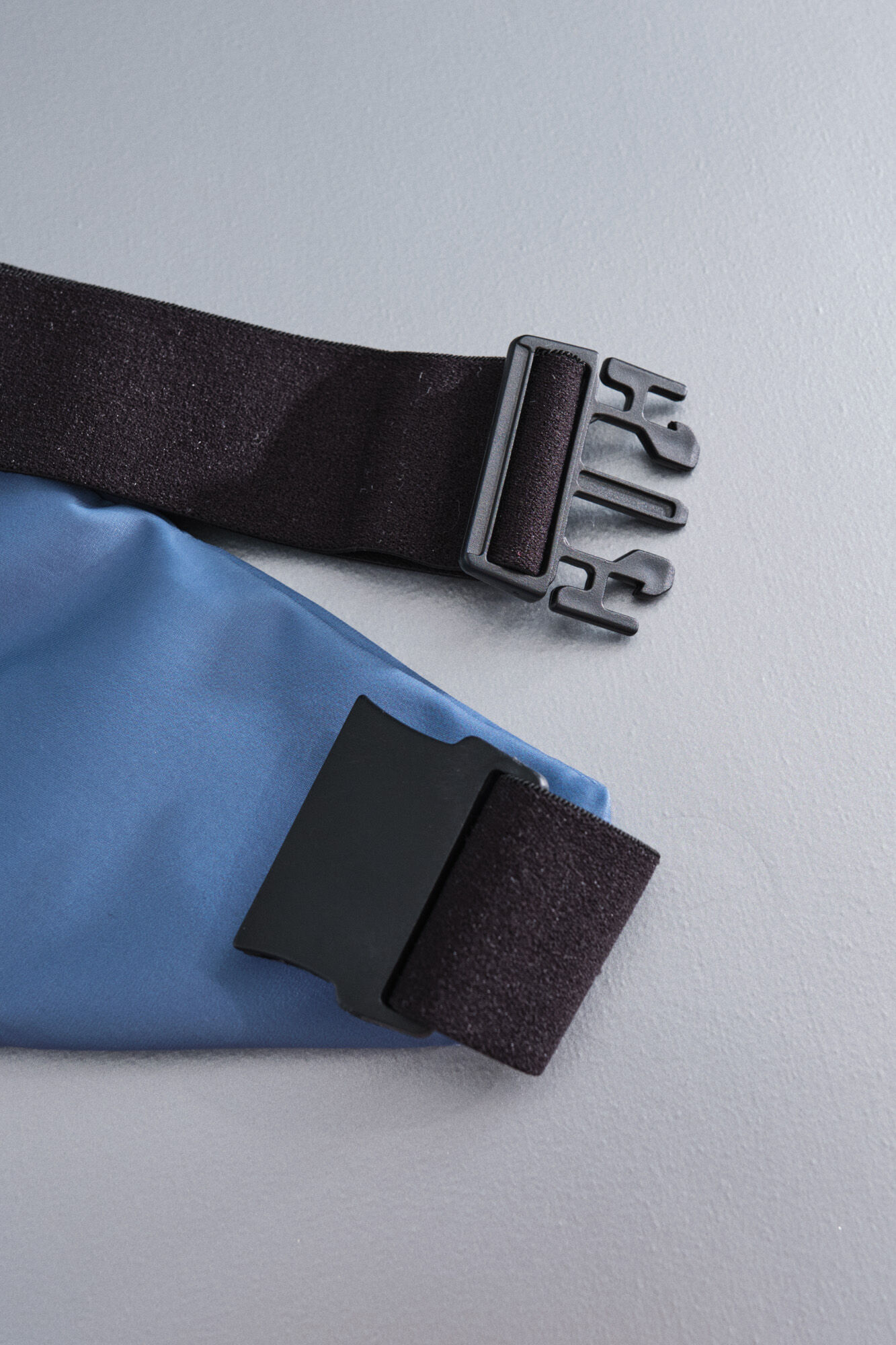 Dash and Stars Cangurera azul metalizada azul