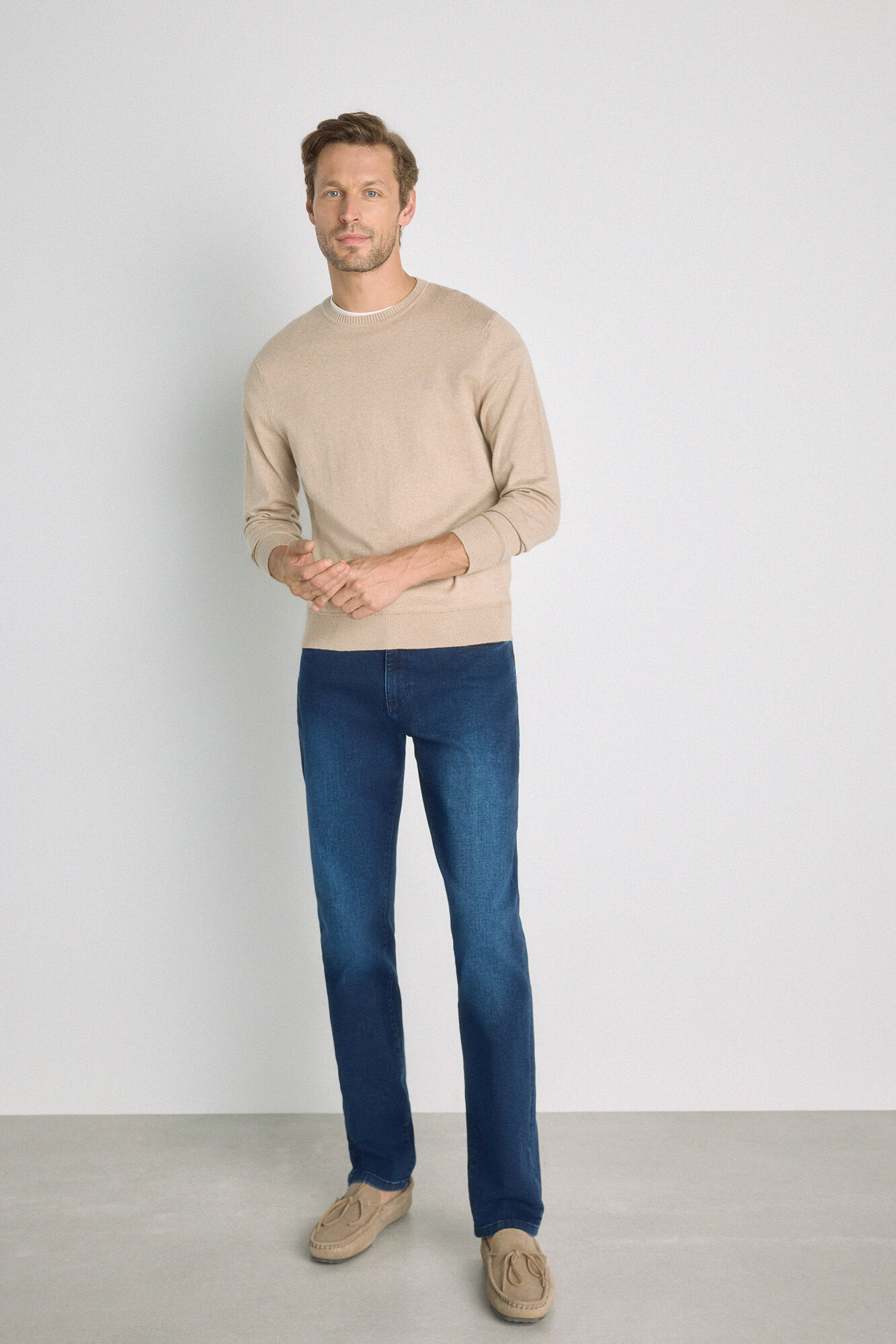 Milano Su&eacute;ter cuello redondo ajustado Beige