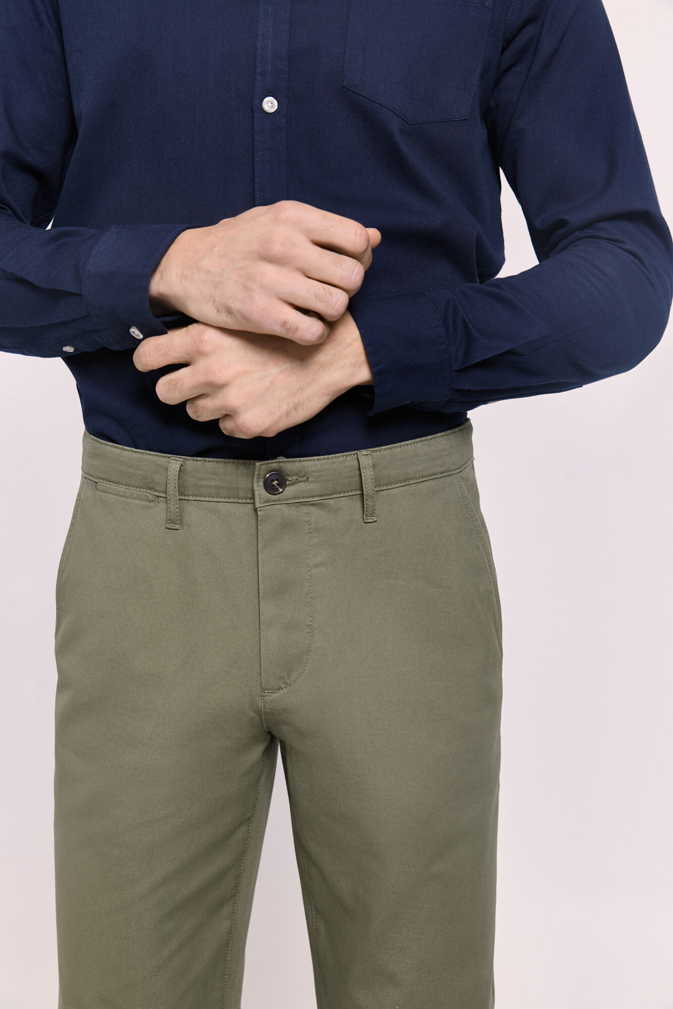 Milano Pantal&oacute;n chino regular fit Kaki Oscuro