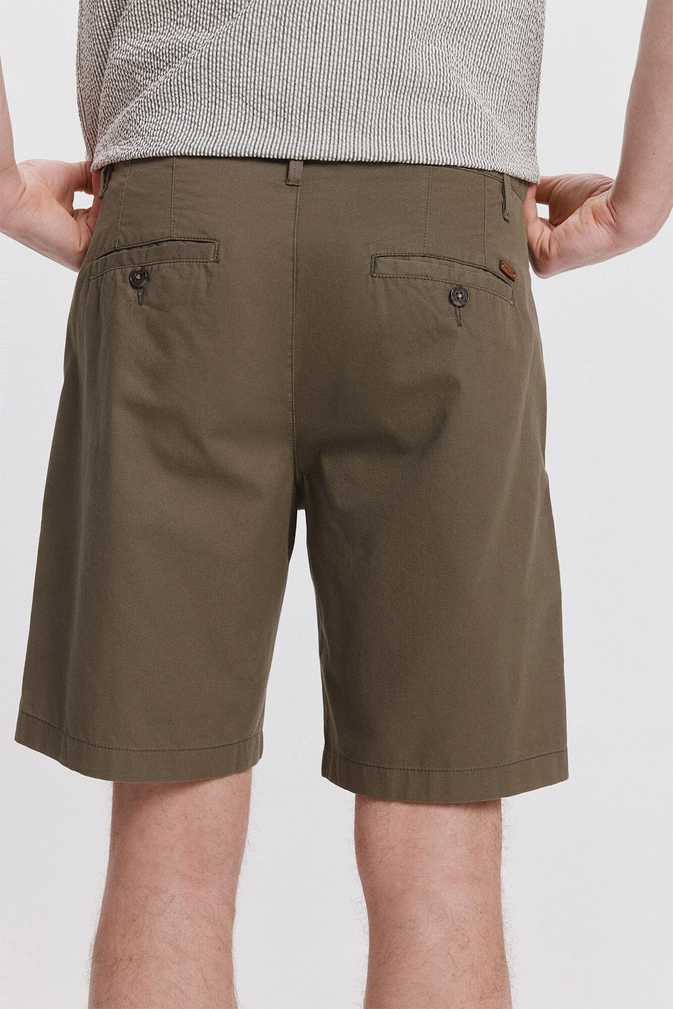 Milano Bermuda Cl&aacute;sica Lisa Kaki Oscuro
