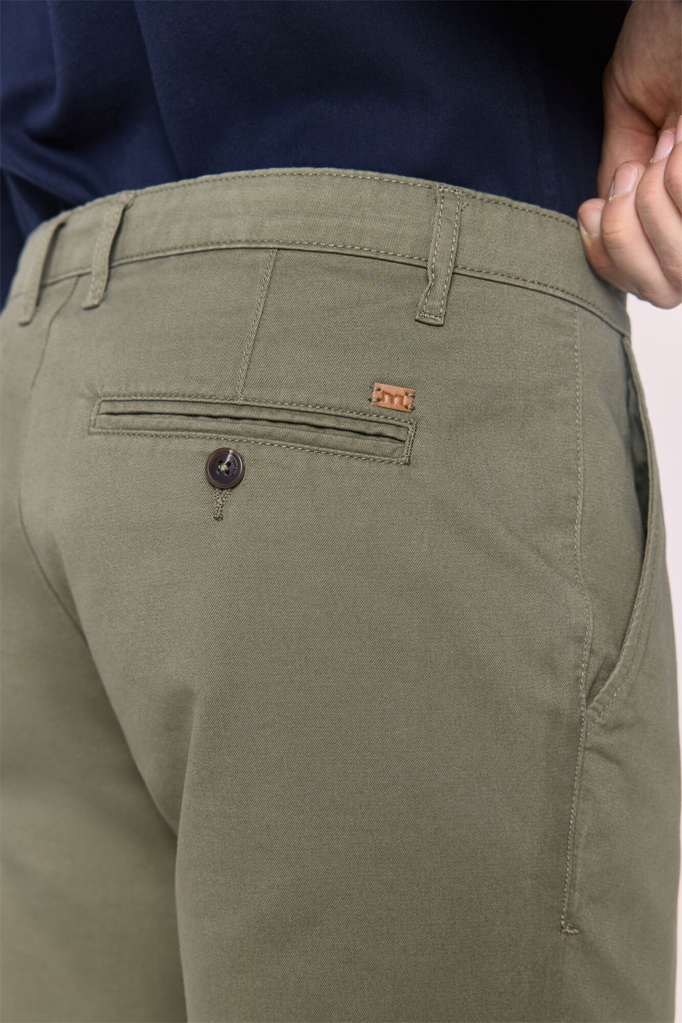 Milano Pantal&oacute;n chino regular fit Kaki Oscuro