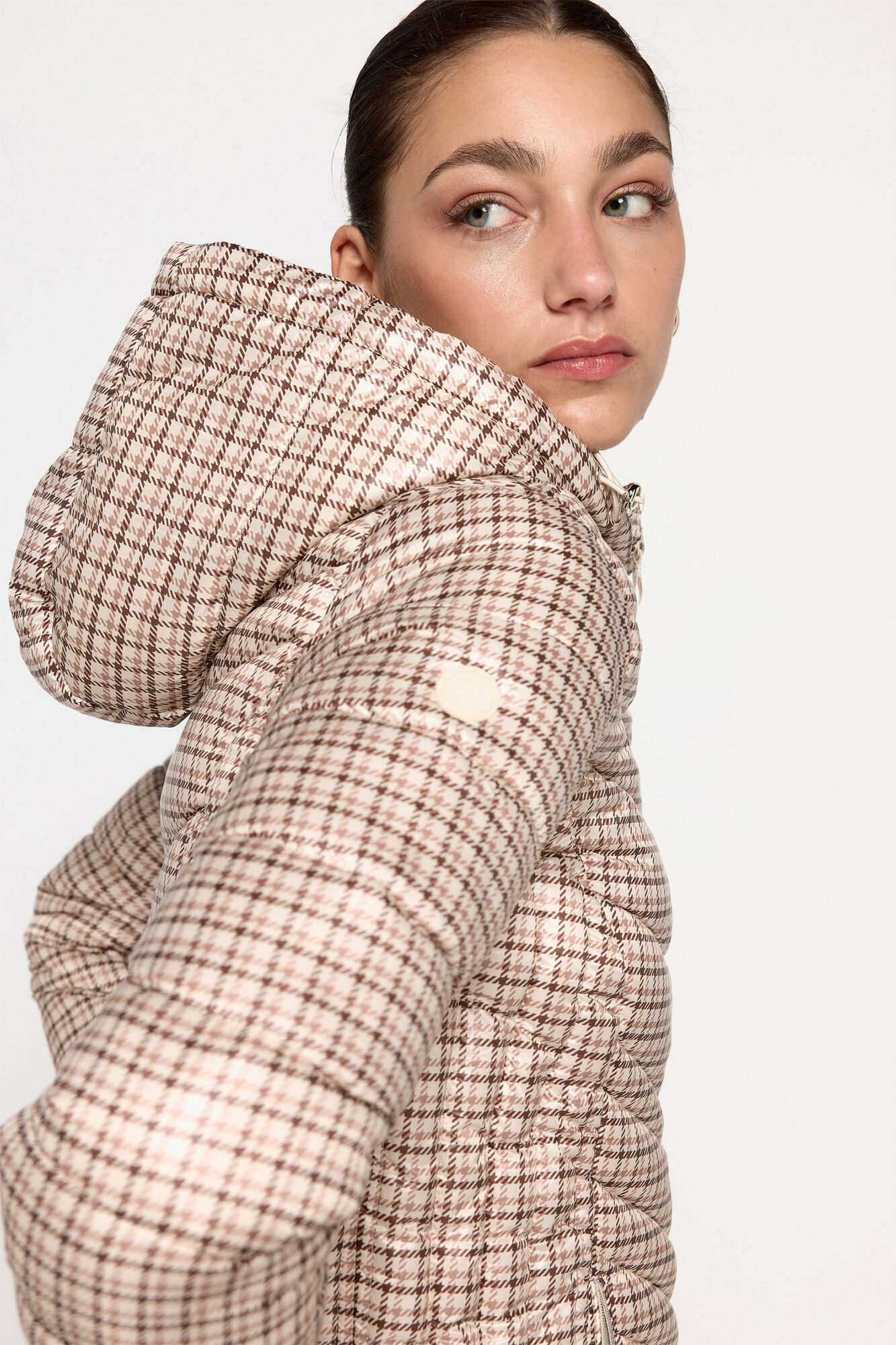 Milano Abrigo acolchado de tejido estampado con capucha Tostado