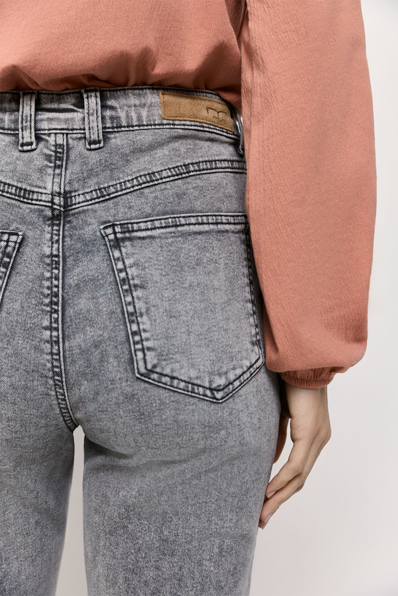 Milano Pantal&oacute;n regular de denim Gris Claro