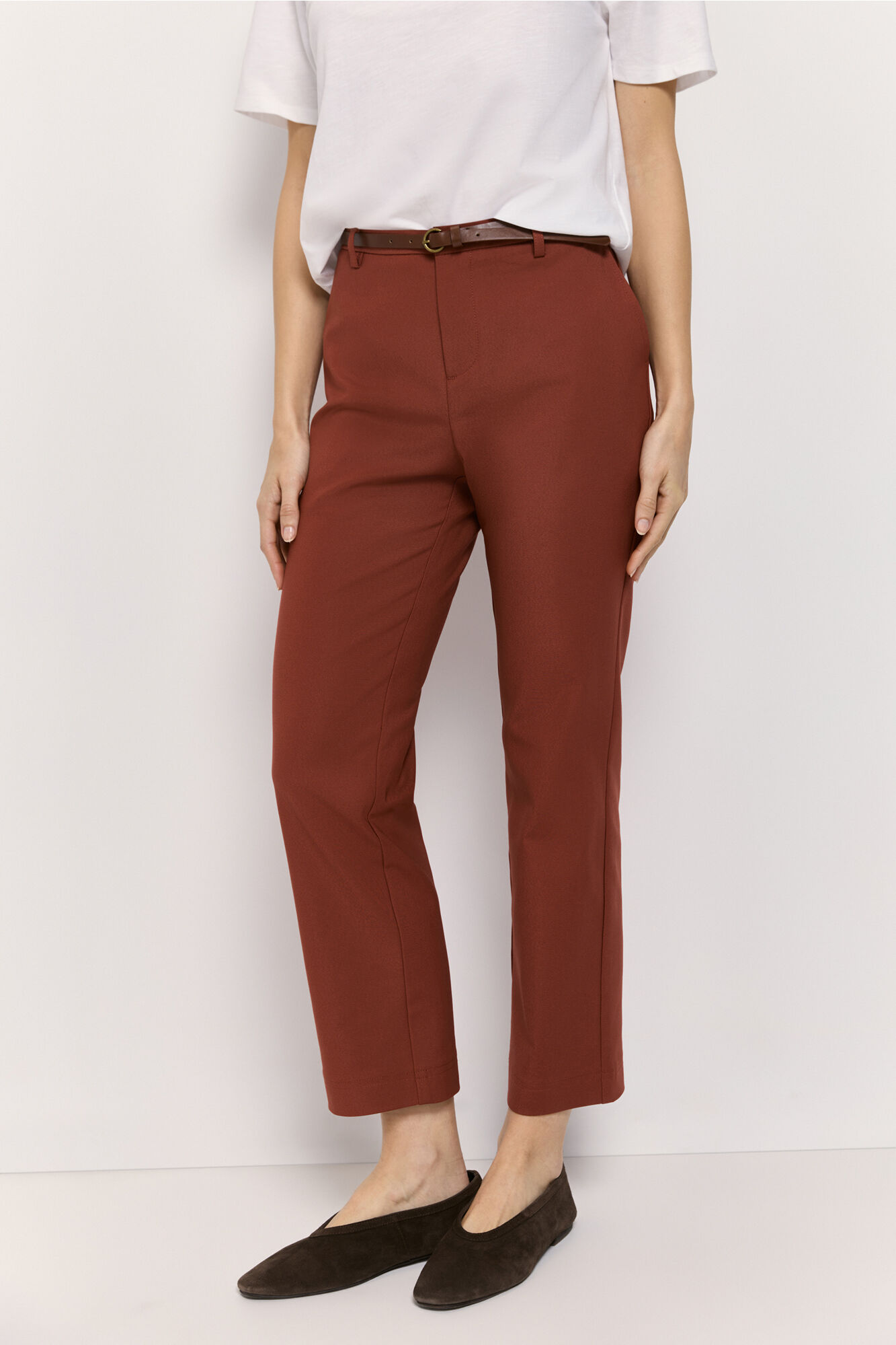 Milano Pantal&oacute;n chino con cintur&oacute;n