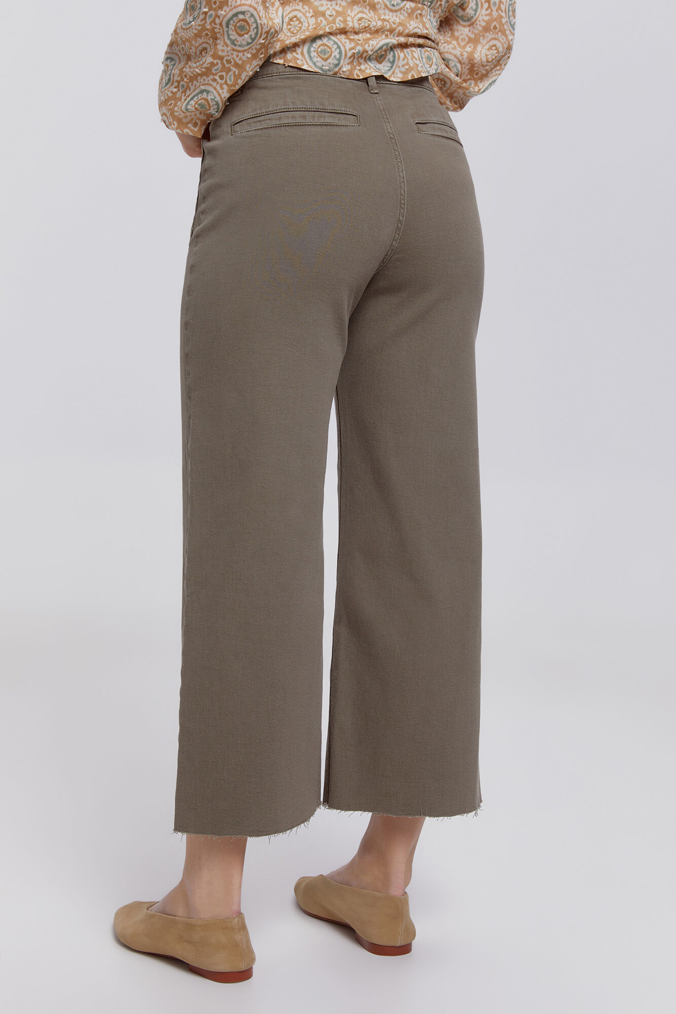 Milano Pantal&oacute;n crop color Kaki Oscuro