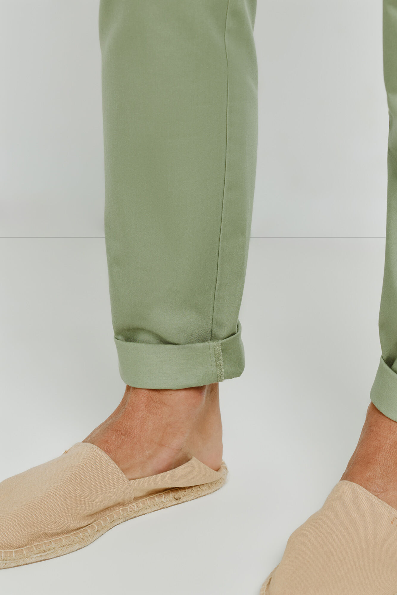 Milano Pantal&oacute;n chino tapered Kaki Claro