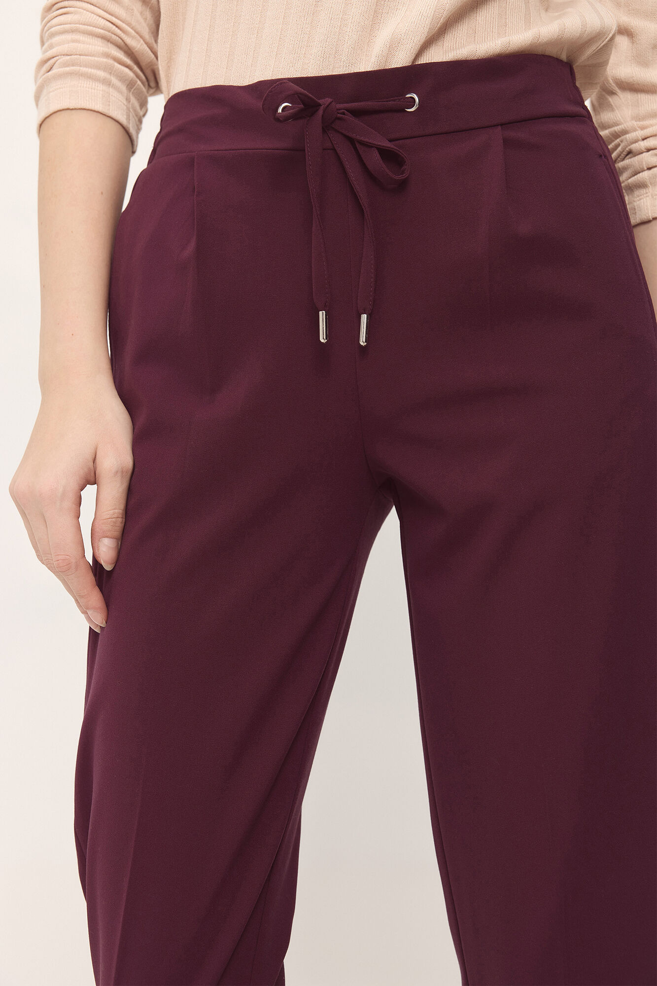 Milano Pantal&oacute;n sport. Granate