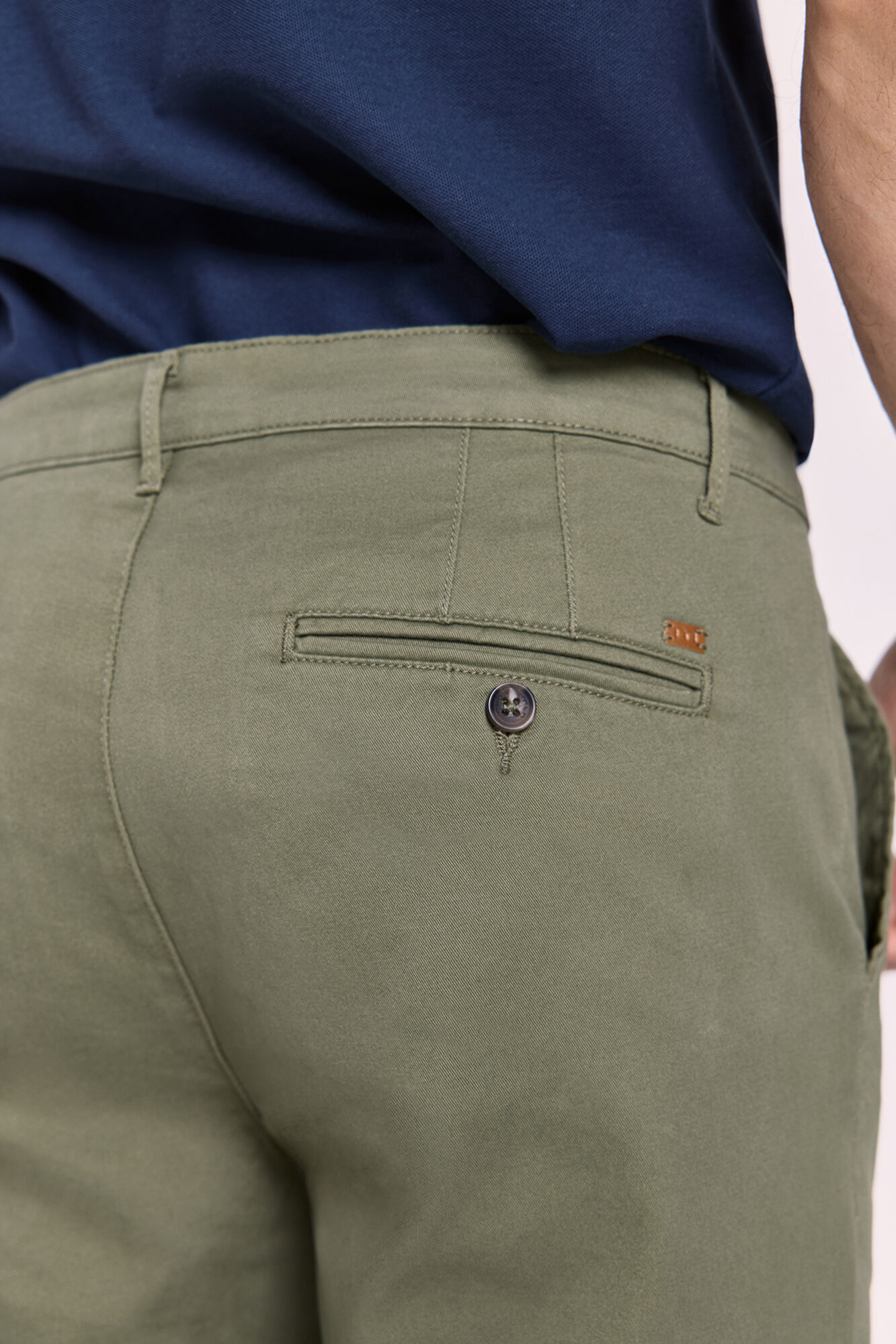 Milano Pantal&oacute;n chino regular fit Kaki Oscuro