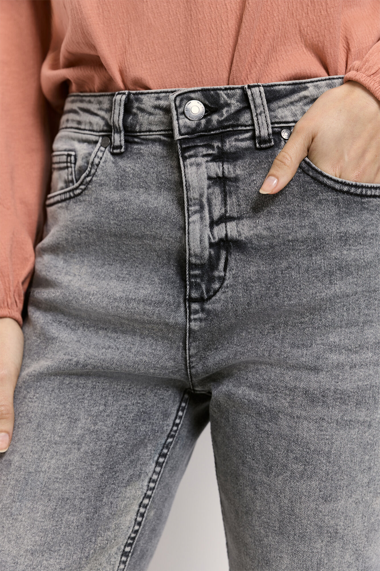 Milano Pantal&oacute;n regular de denim Gris Claro