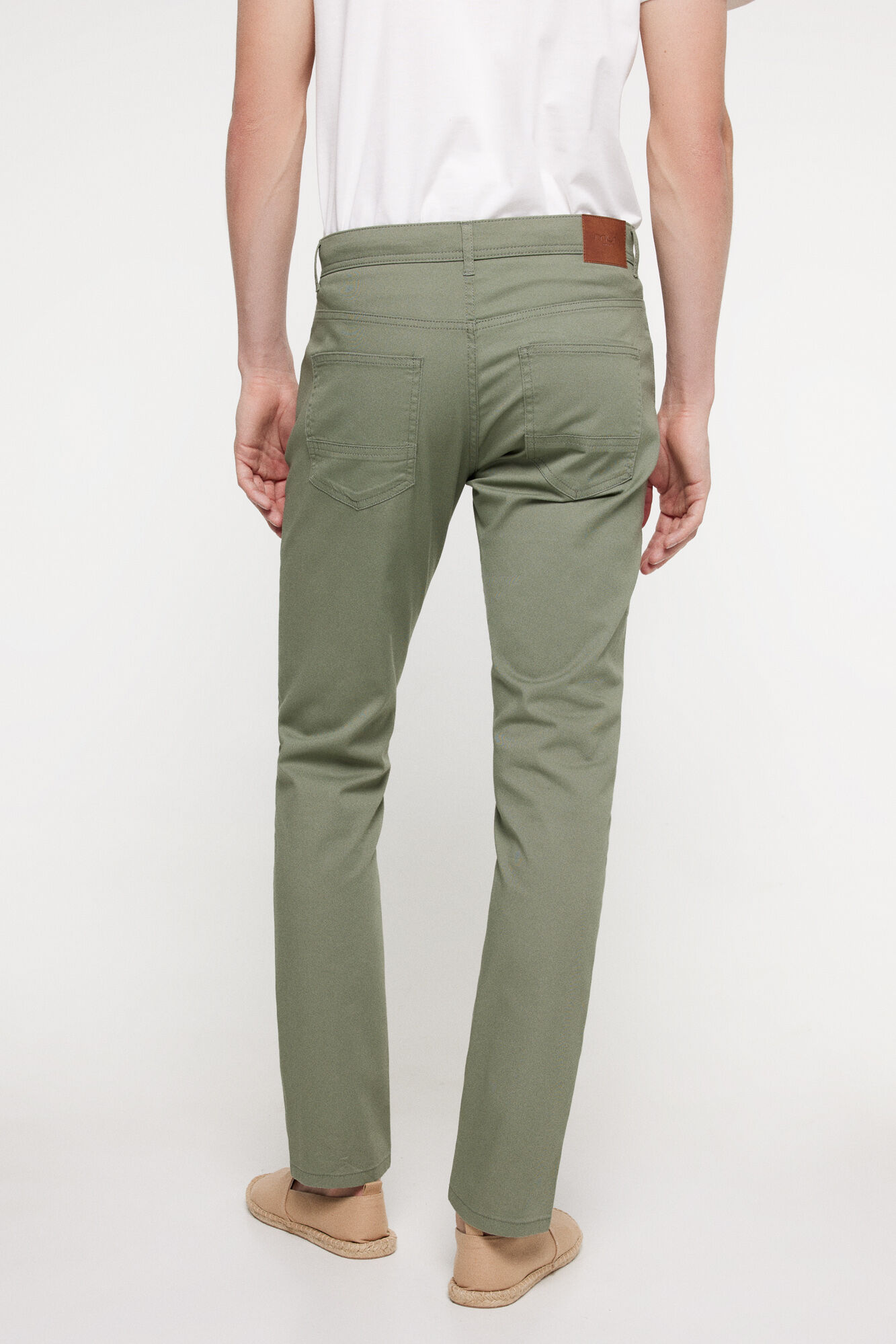 Milano Pantalon bolsillos finos. Kaki Claro