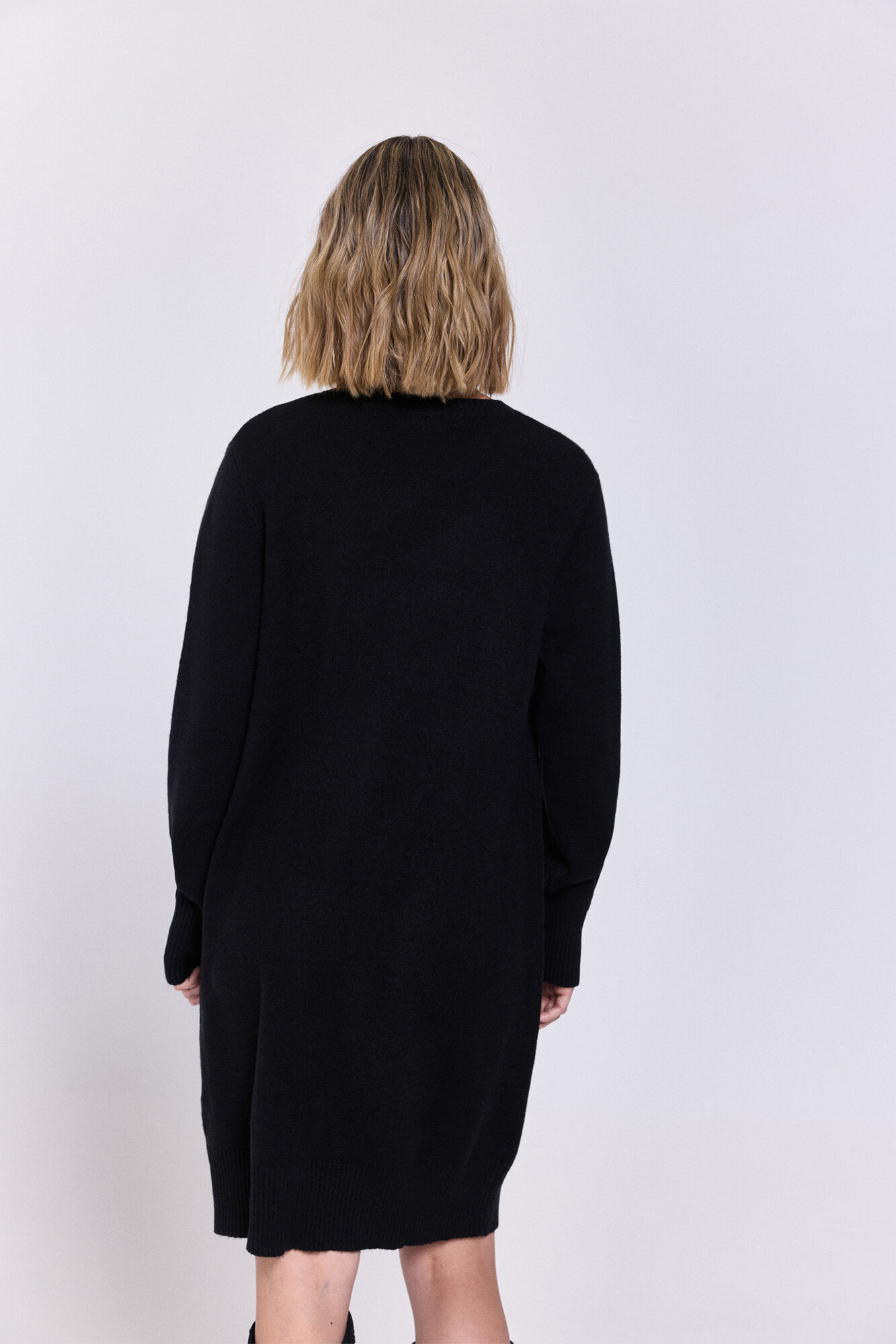 Milano Vestido corto de tejido con cuello redondo ajustado Negro