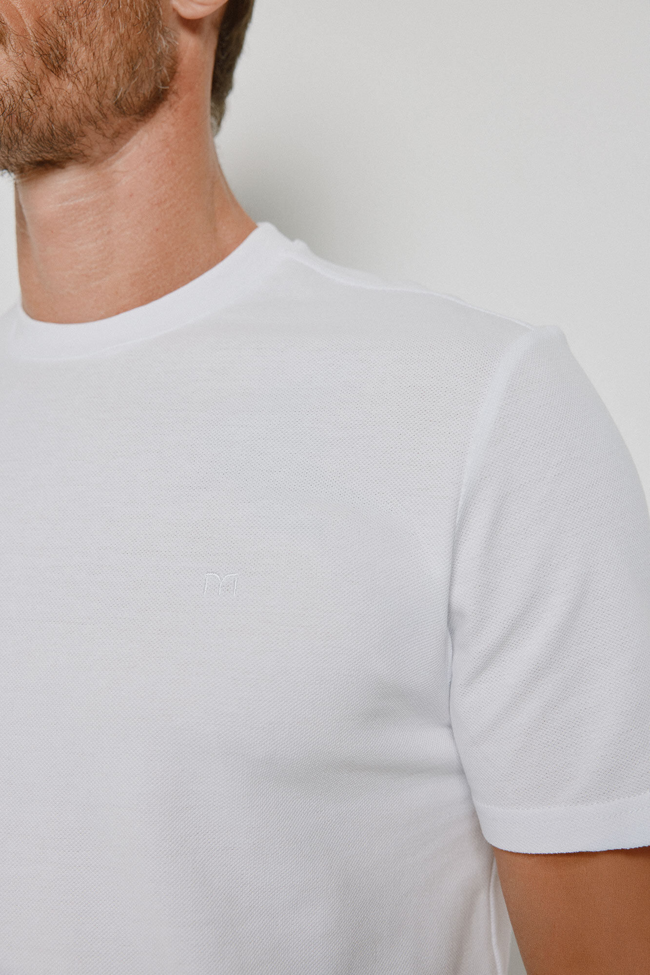 Milano Playera b&aacute;sica con logo bordado Blanco