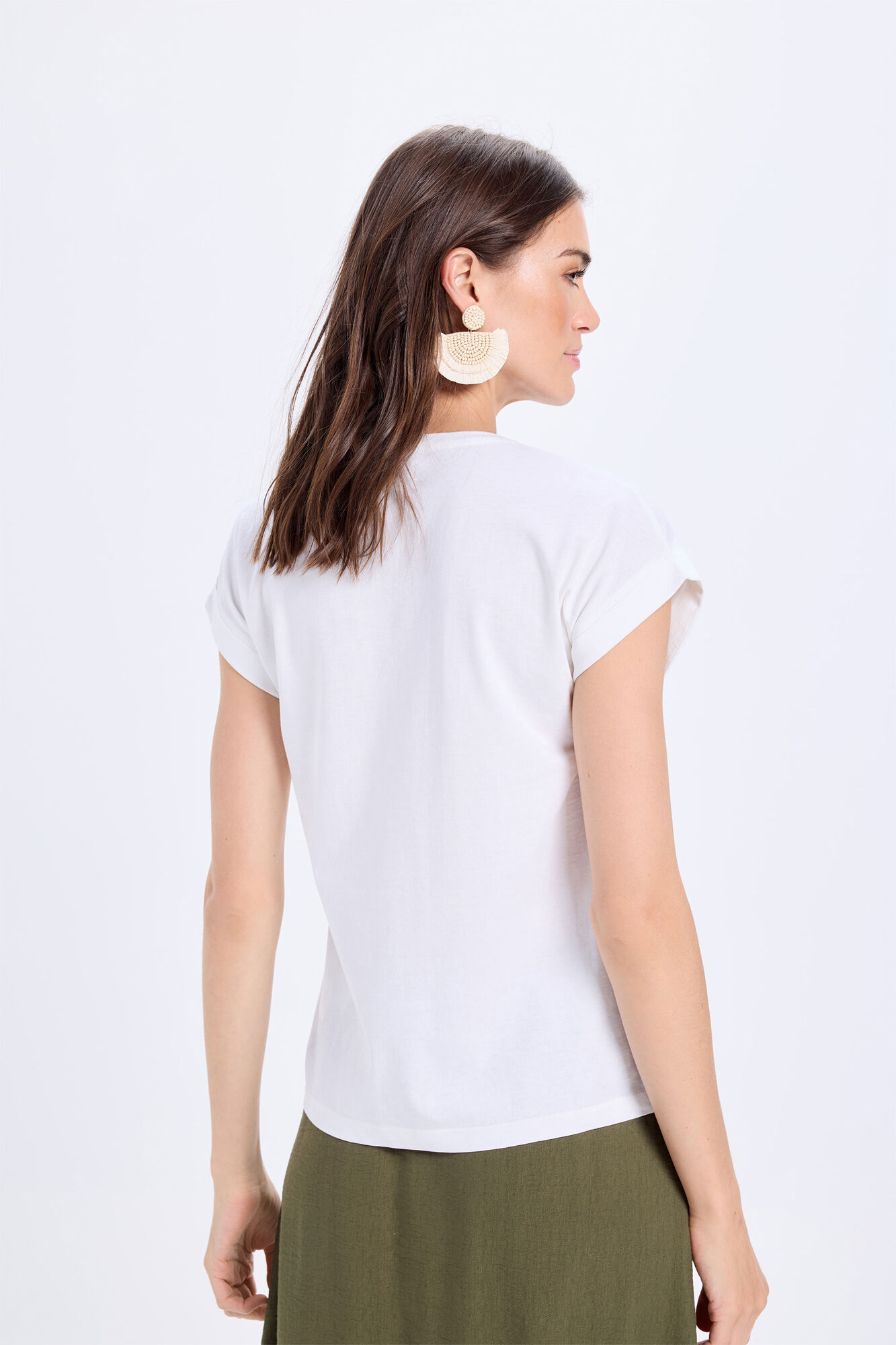 Milano Playera de algod&oacute;n con mangas enrolladas y estampado frontal. Marfil