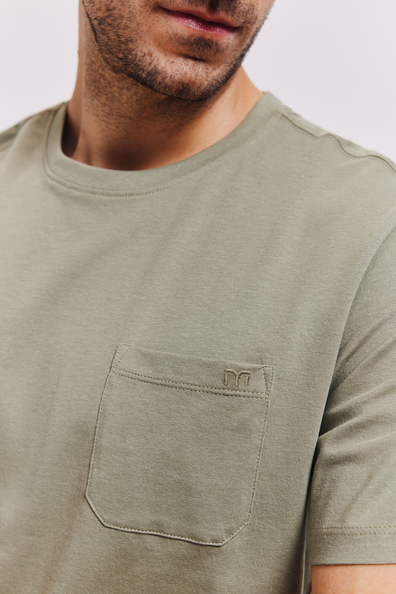 Milano Playera b&aacute;sica con bolsillo Kaki Claro