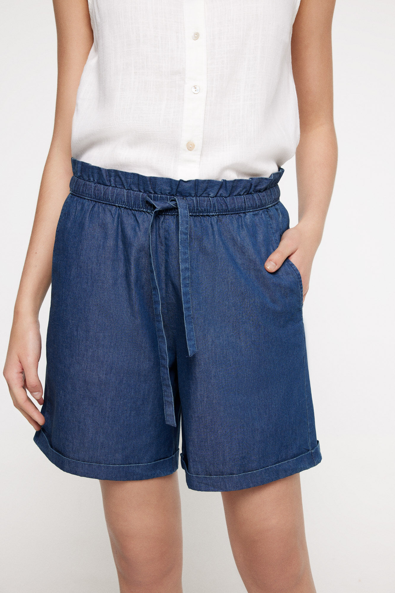 Milano Bermudas light denim.