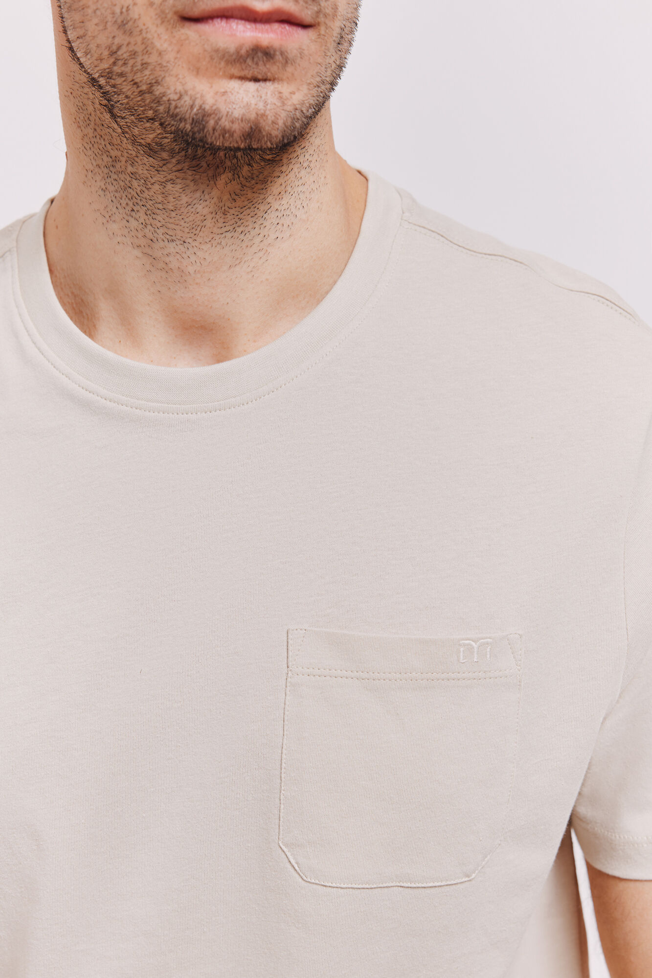 Milano Playera b&aacute;sica con bolsillo Gris Claro