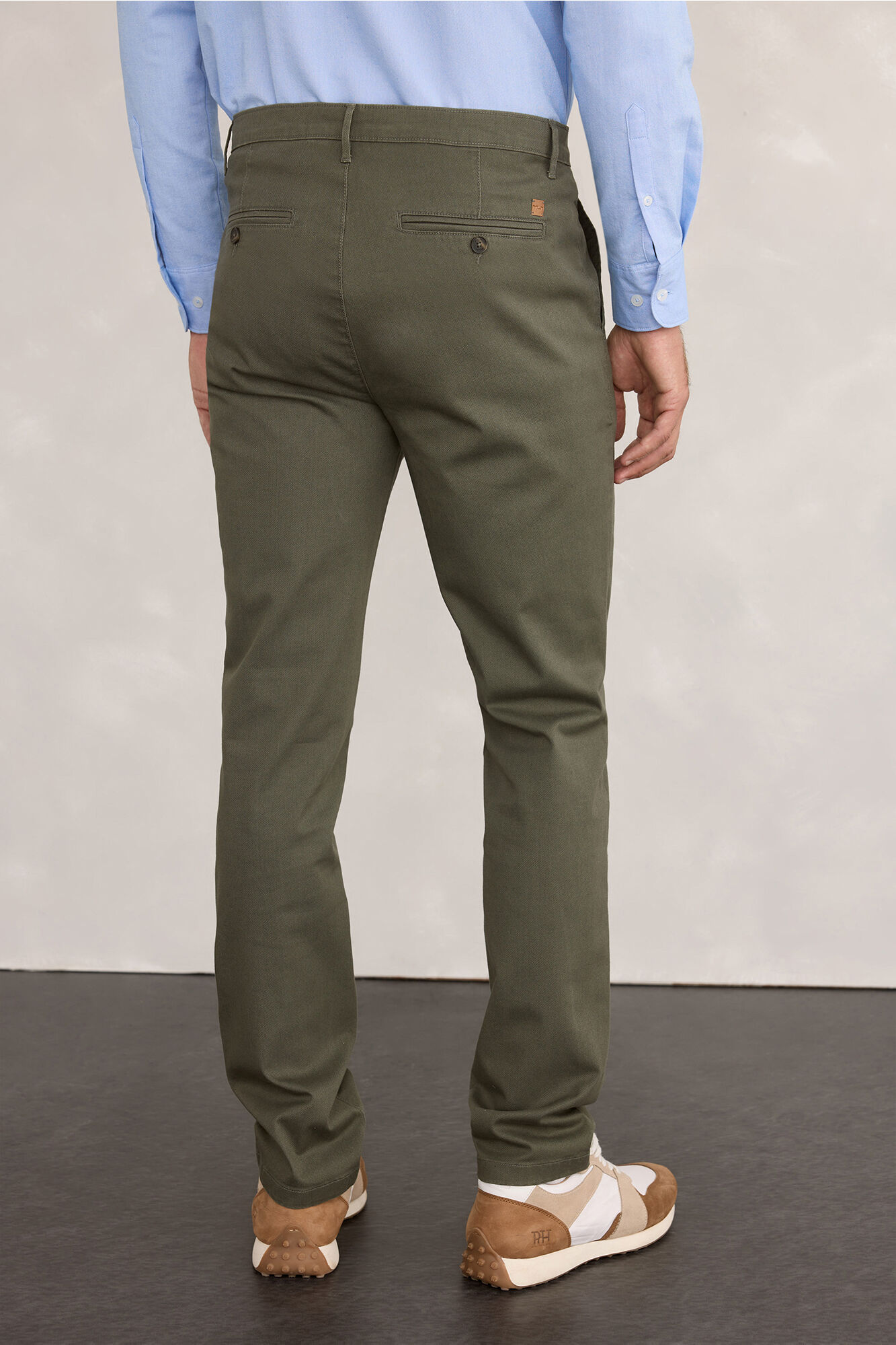 Milano Chinos c&oacute;modos Kaki