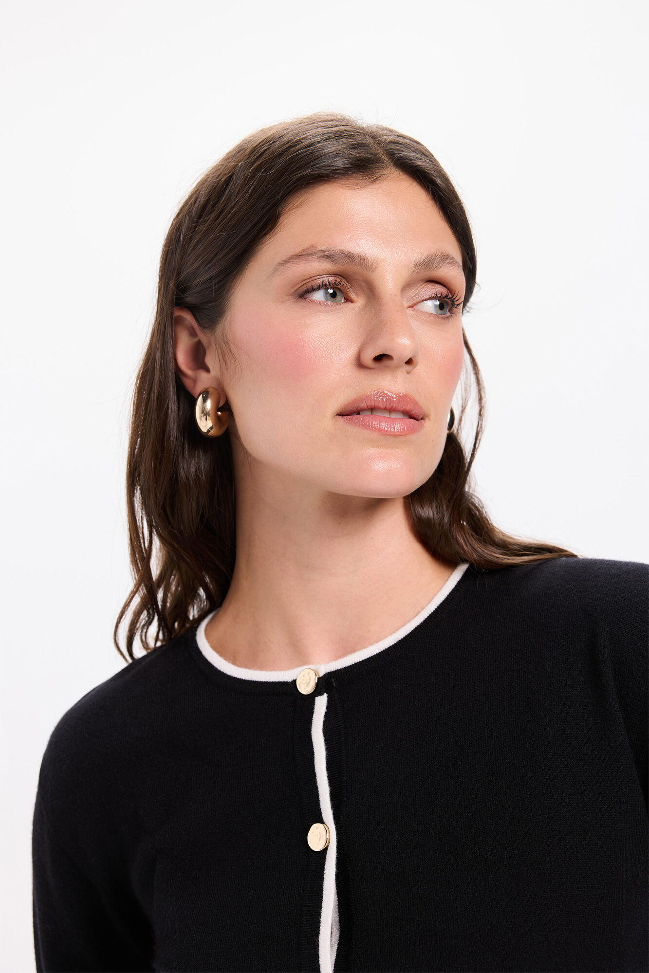 Milano C&aacute;rdigan negro con detalles blancos en contraste