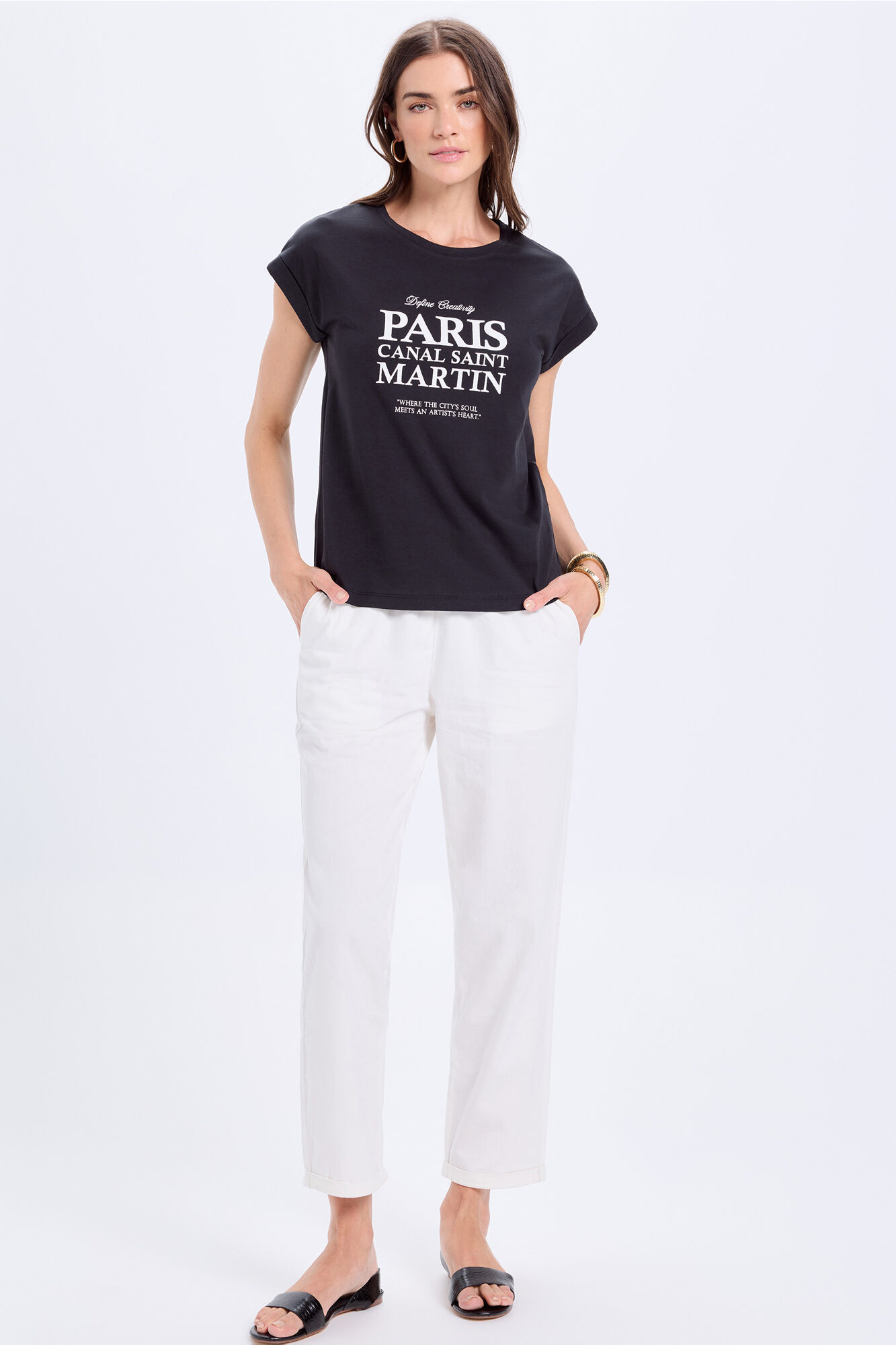 Milano Playera de algod&oacute;n con mangas enrolladas y estampado frontal. Negro