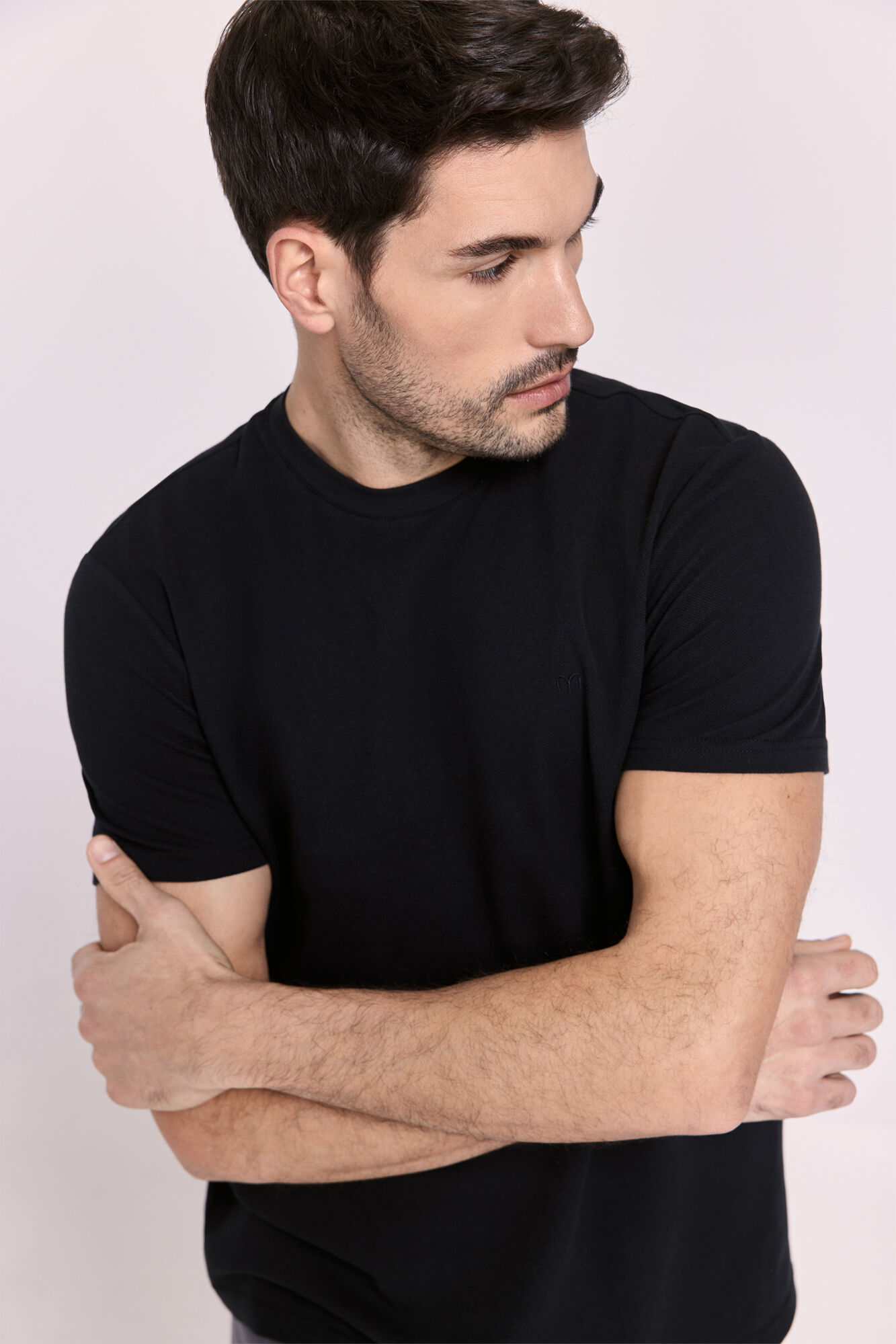 Milano Playera b&aacute;sica con logo bordado Negro