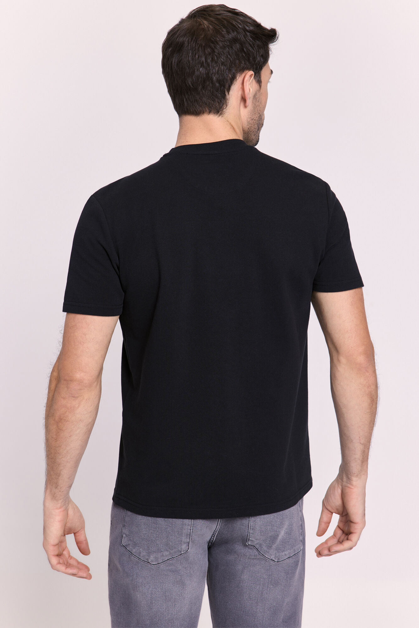 Milano Playera b&aacute;sica con logo bordado Negro