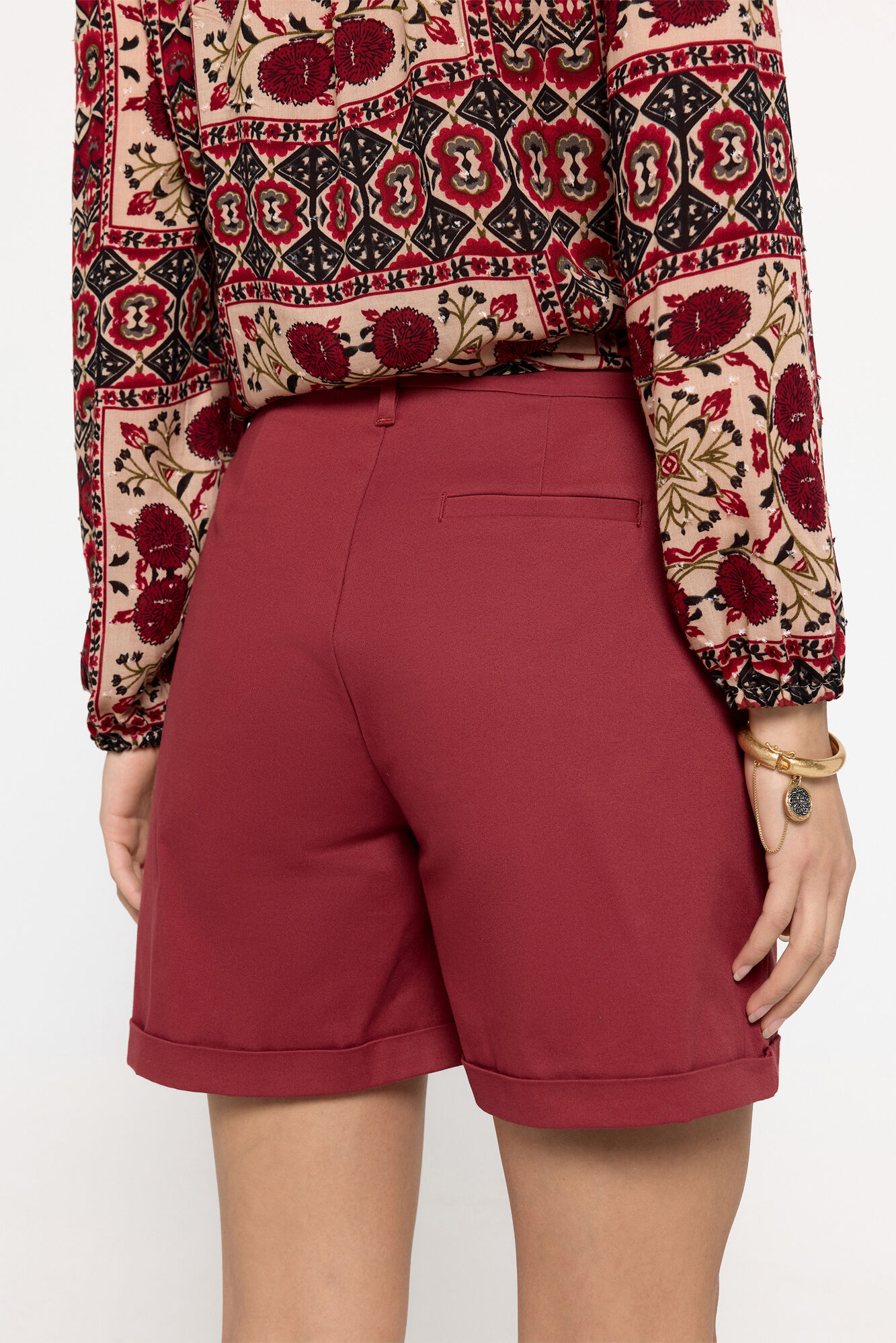 Milano Bermuda tipo chino tejido el&aacute;stico Granate