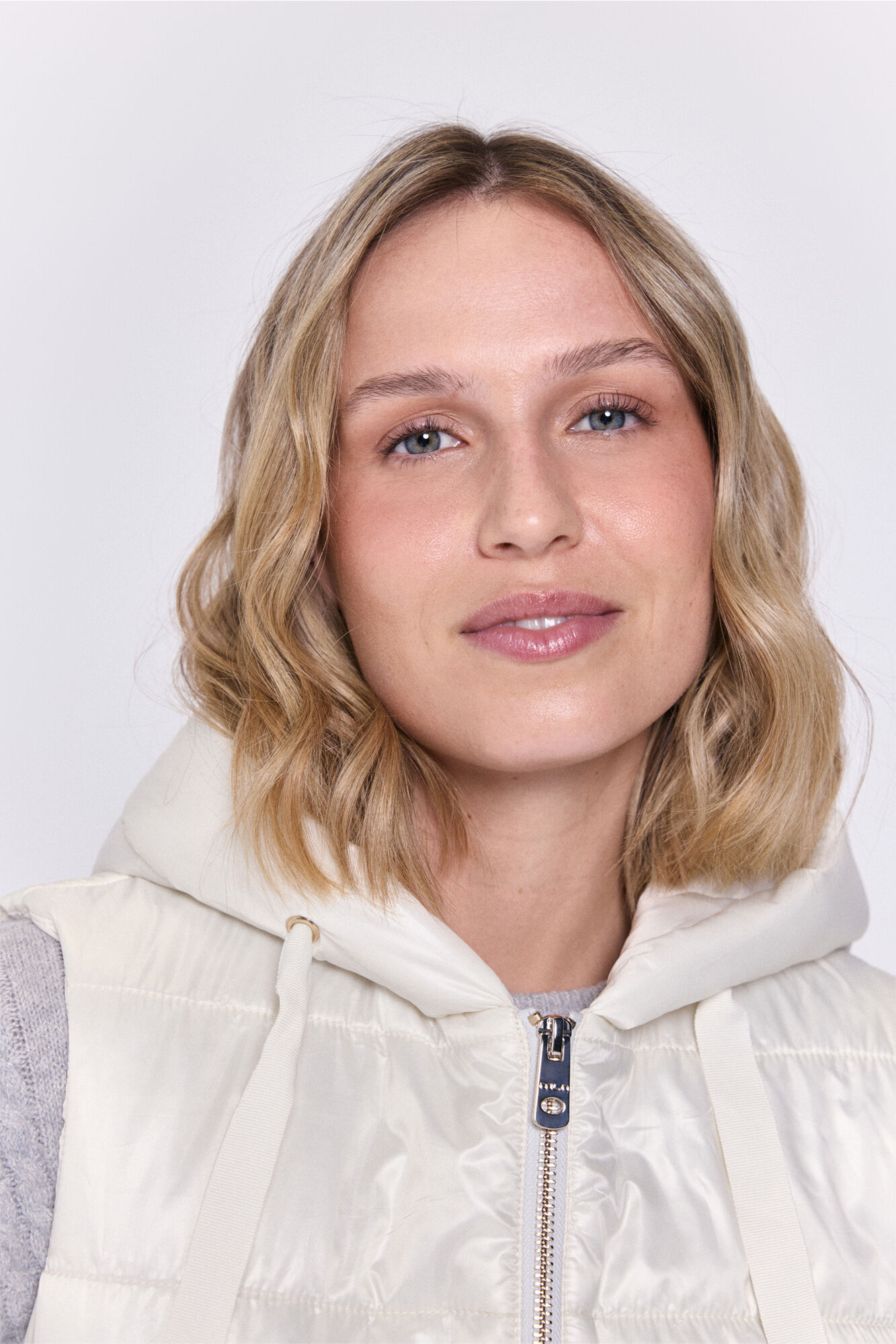 Milano Acolchado chaleco con capucha Marfil