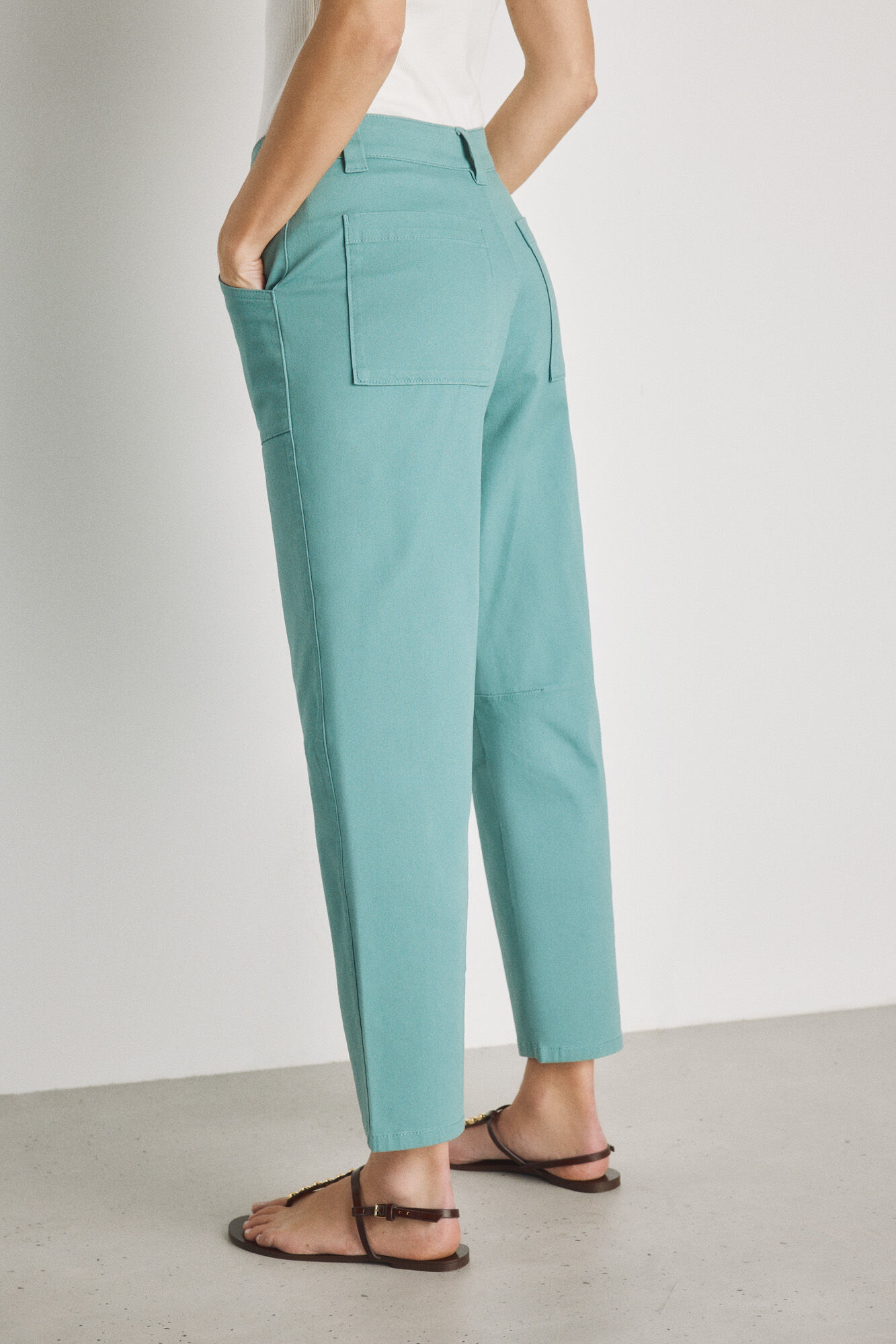 Milano Pantal&oacute;n color con bolsillos de parche Azul
