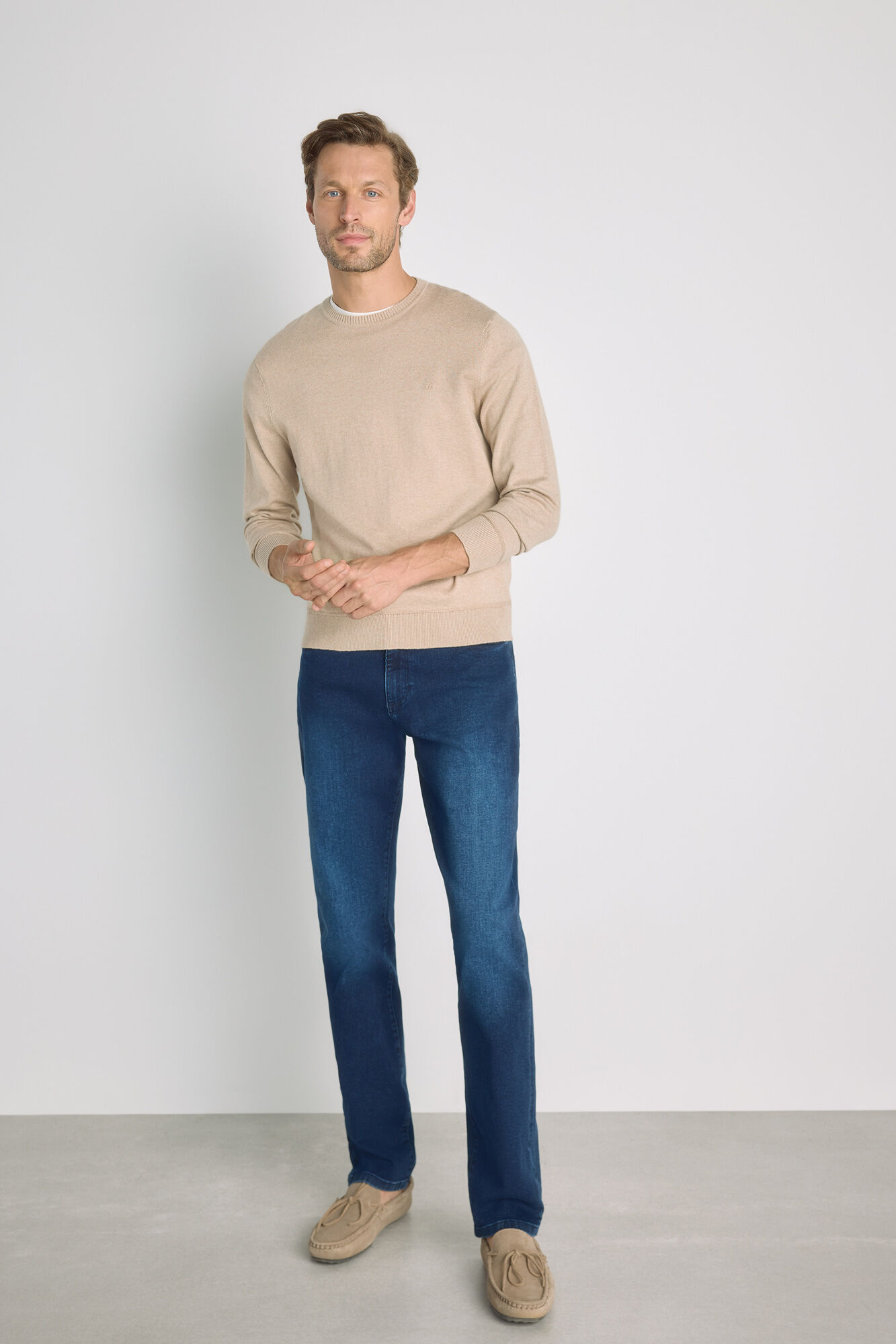 Milano Su&eacute;ter cuello redondo ajustado Beige