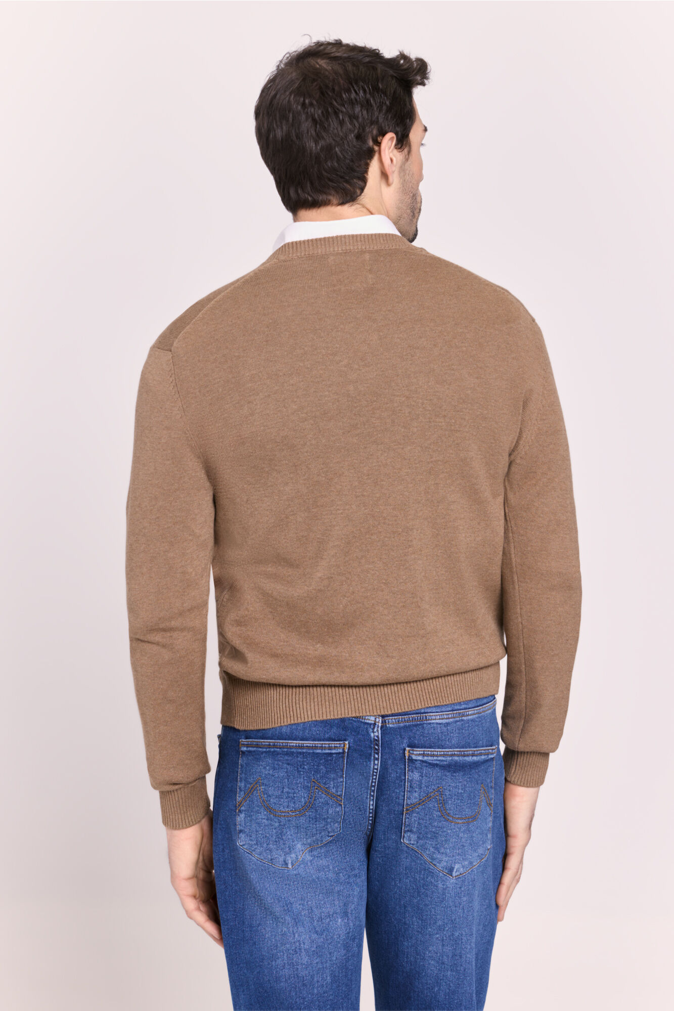 Milano Su&eacute;ter cuello en pico Marr&oacute;n