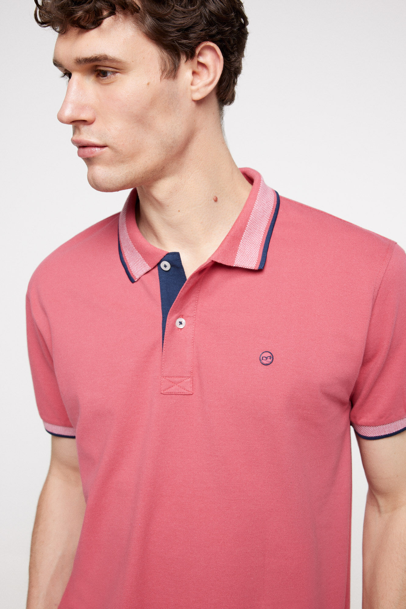 Milano Polo piqu&eacute; manga corta con patch engomado en pecho