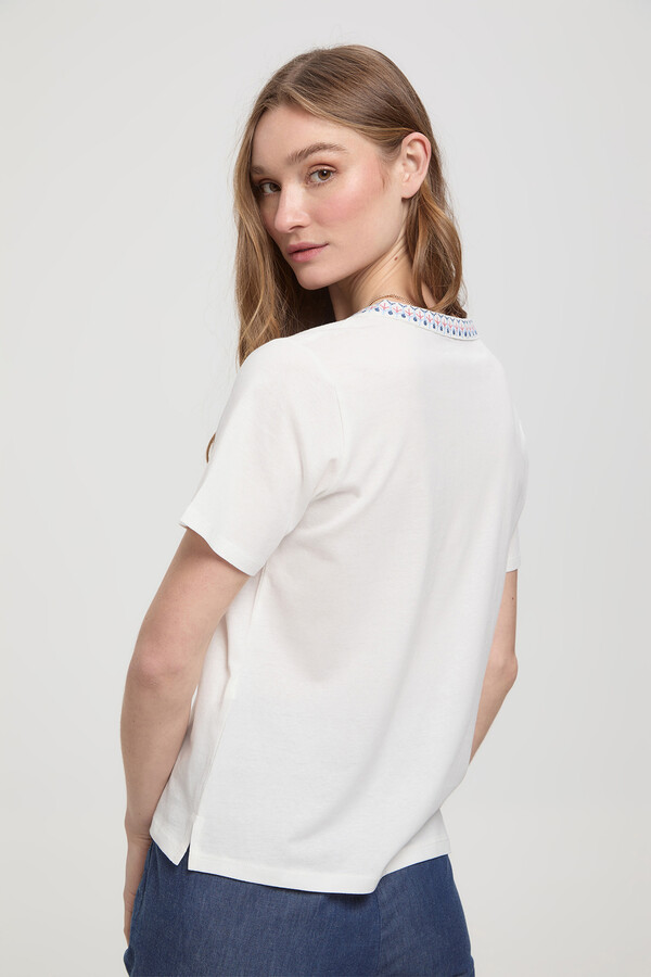Milano Camiseta cuello mao bordado Blanco