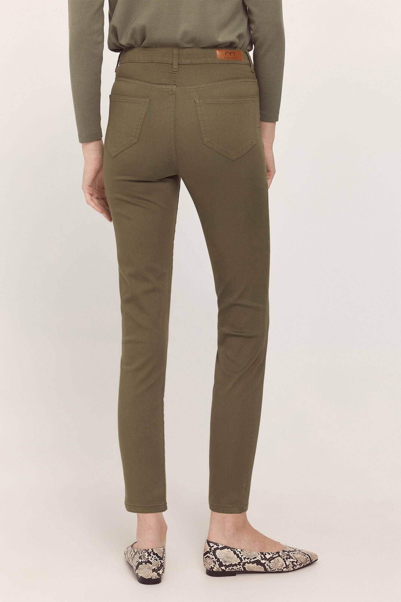 Milano Pantal&oacute;n ajustado color Kaki